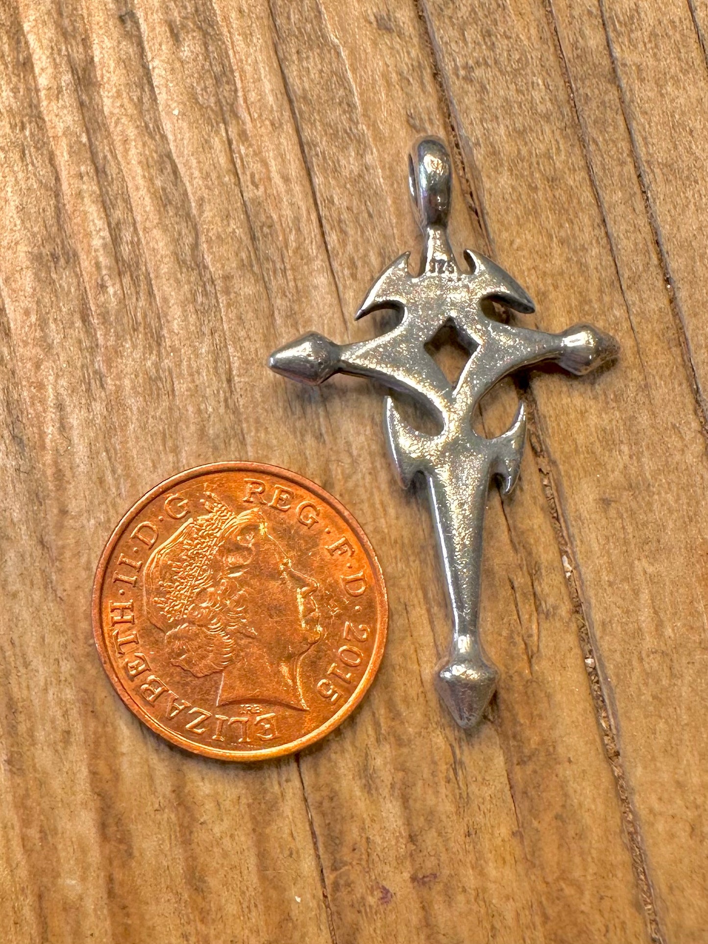 Halskette mit Gothic-Kreuz aus 925er Sterlingsilber