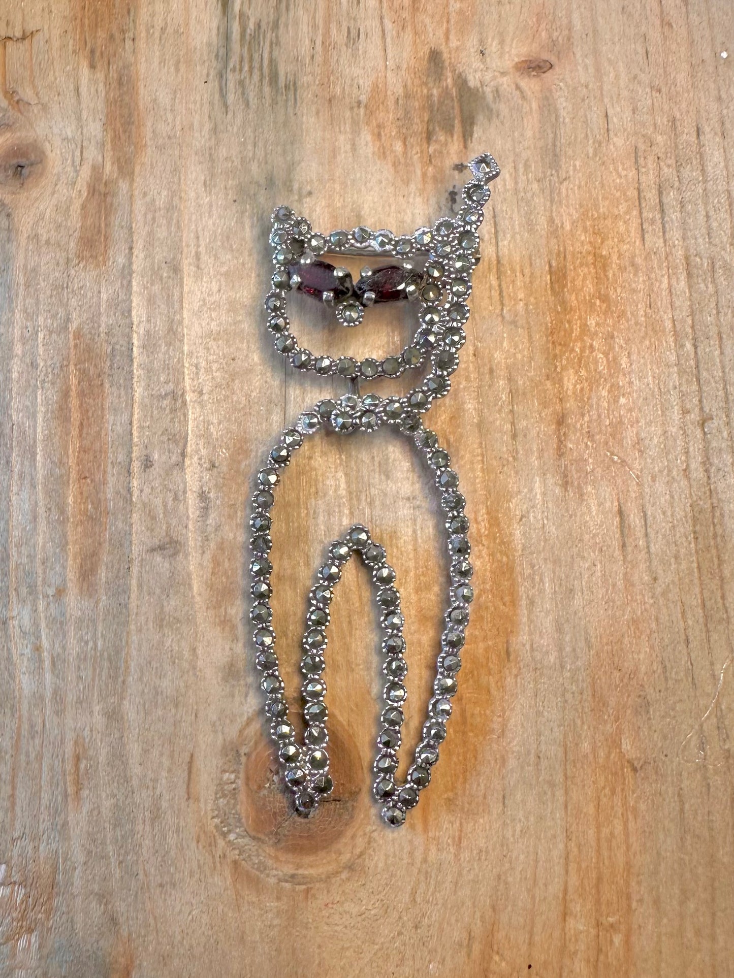 Marcasite and Garnet Cat 925 Sterling Silver Brooch