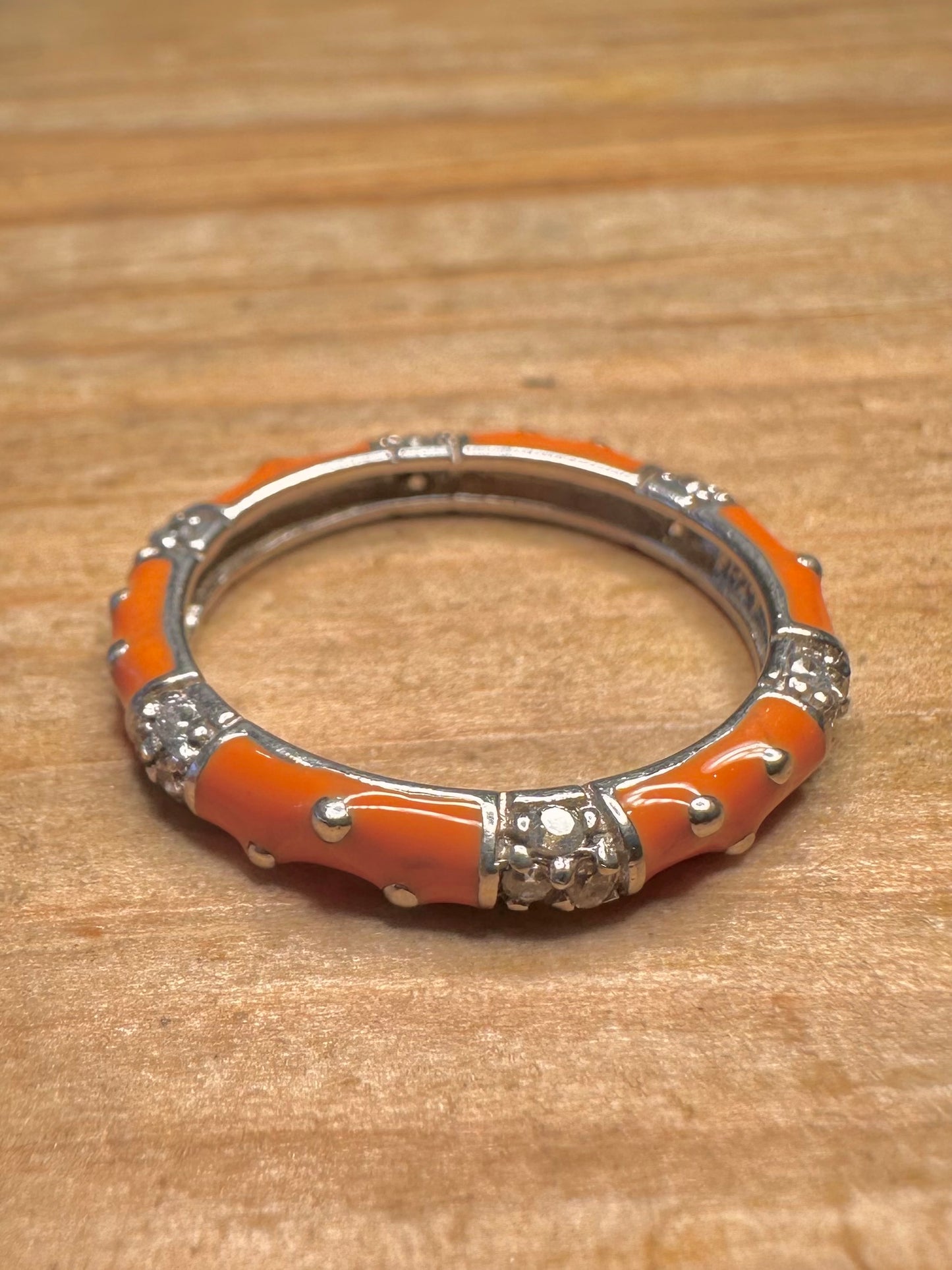 Moderner Ring aus orangefarbenem Email und weißem Stein von ESPO aus 925er Sterlingsilber, Größe S