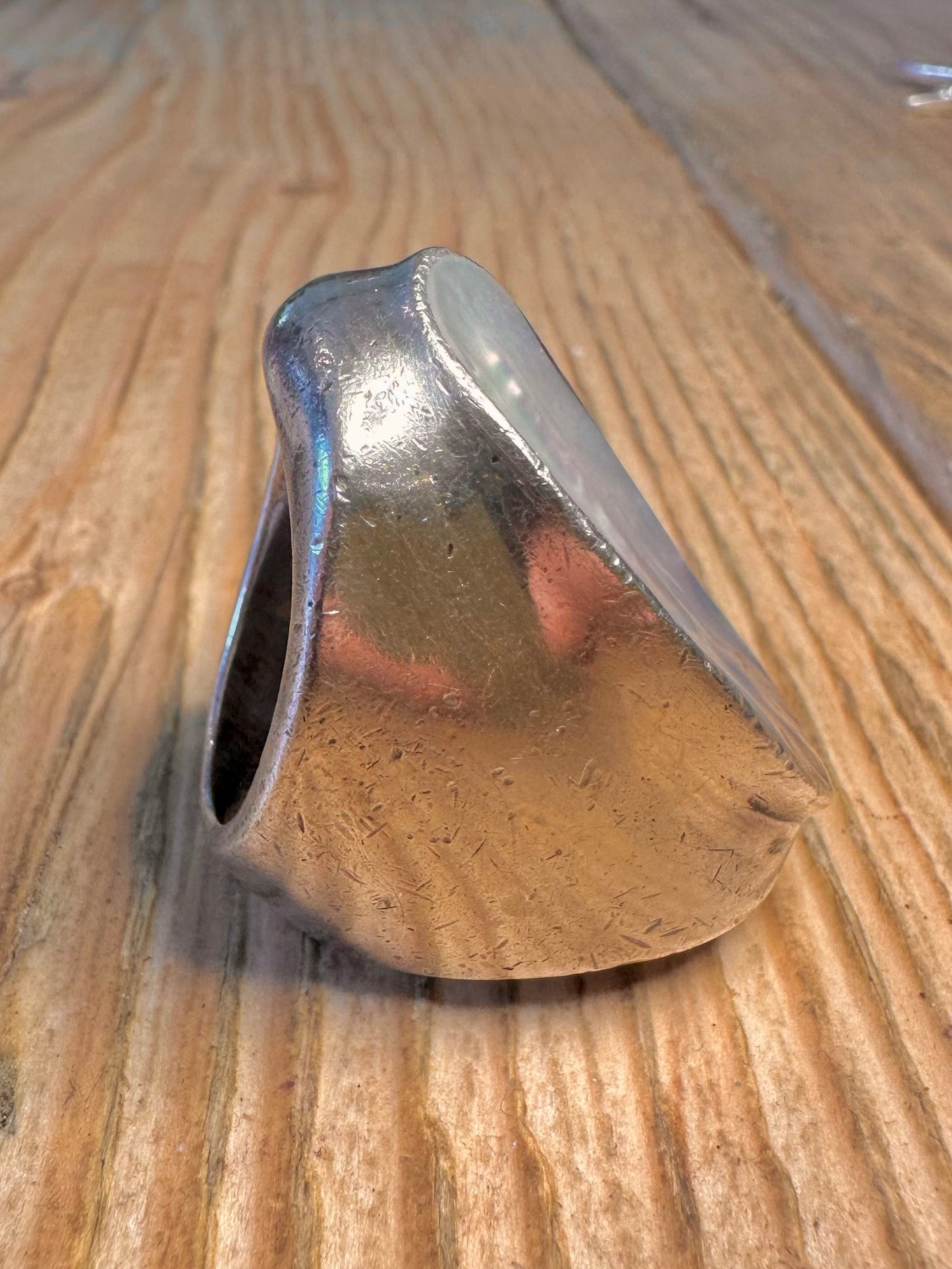 Wunderschöner großer, klobiger, irisierender Perlmutt-Ring aus 925er Sterlingsilber, Größe Q