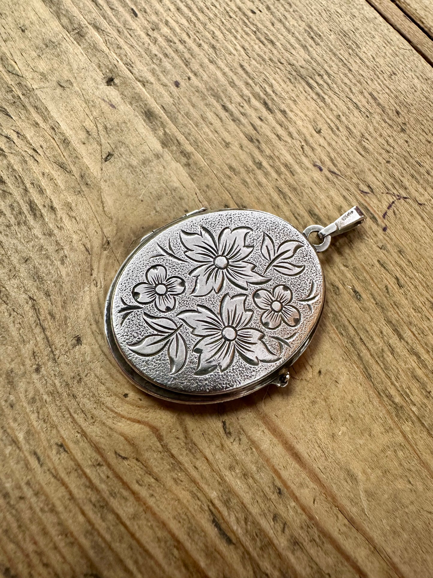 Vintage Oval Floral Engraved 925 Silver Locket Pendant