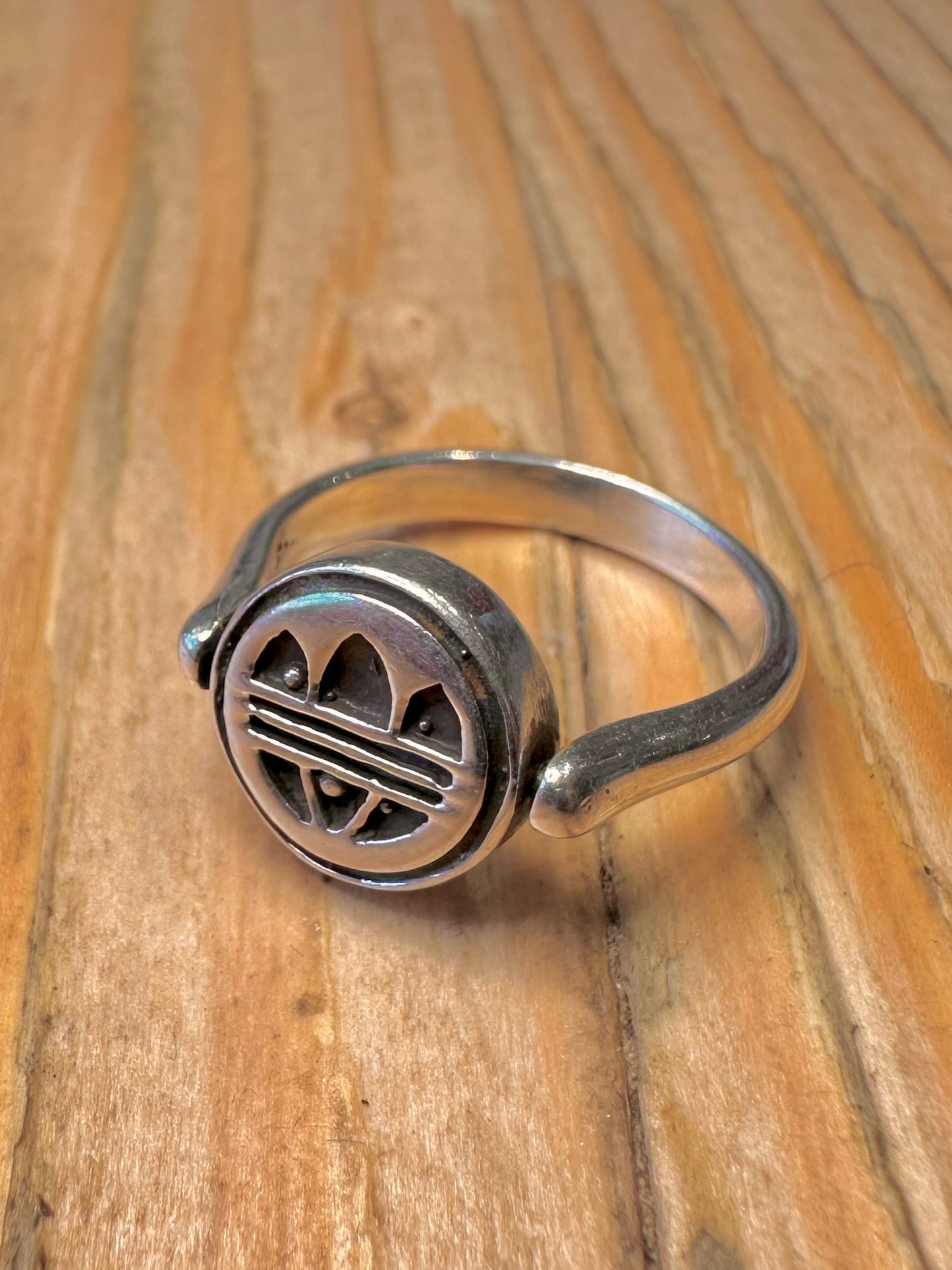 Moderner Adidas und Nike rotierender 925er Sterlingsilber-Ring Größe N1/2
