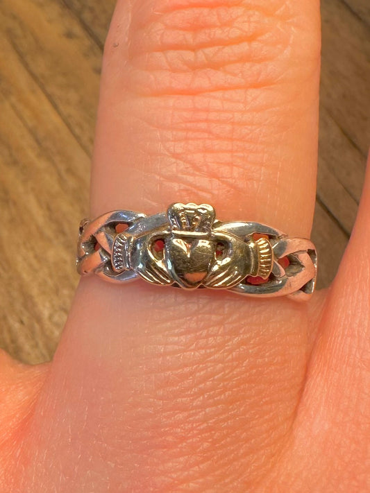 14ct White and Yellow Gold Claddagh Celtic Band Size Q1/2 Ring