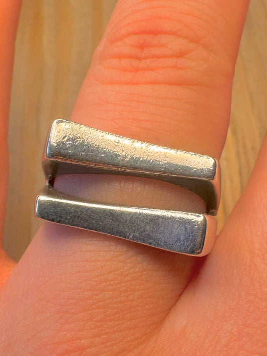 Abstract Overlapping 925 Silver Size P Ring