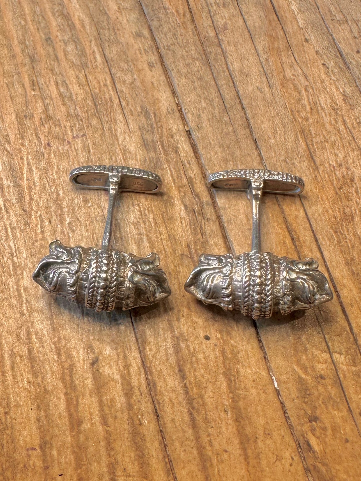 Manschettenknopf aus 950er Silber mit Fabel-Löwenkopf, Sammlerstück