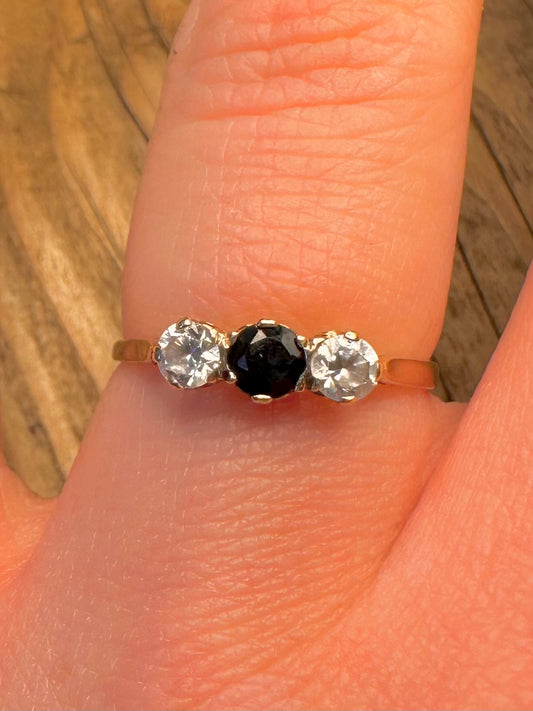 9ct Gold Black and White Three Stone Size P Ring