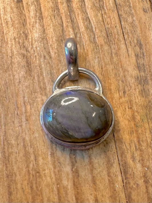 Ovale Labradorit-Anhänger aus 925 Sterling Silber