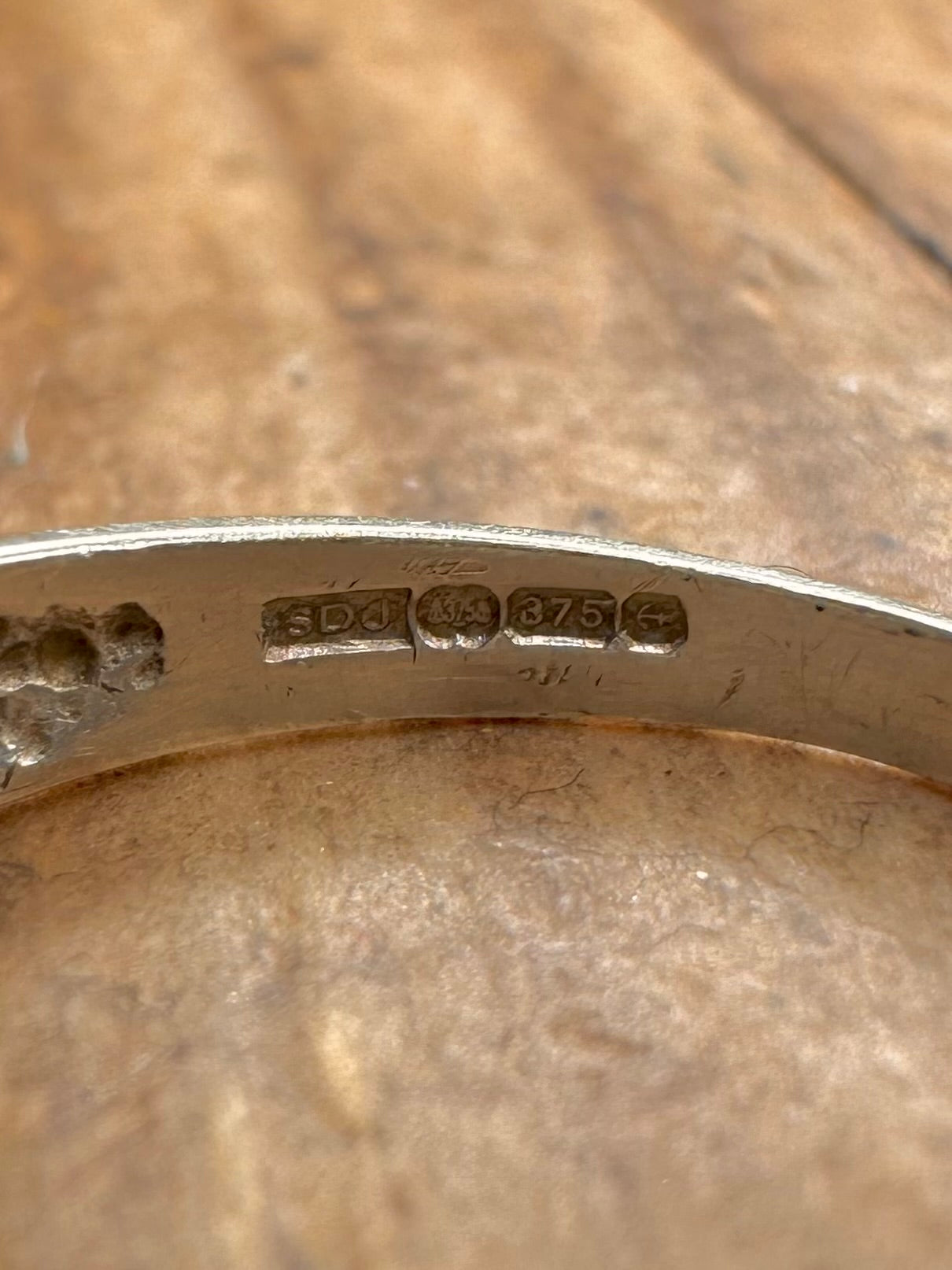 9 Karat Weißgold weiße Steine Kreuz Eternity Ring Größe M