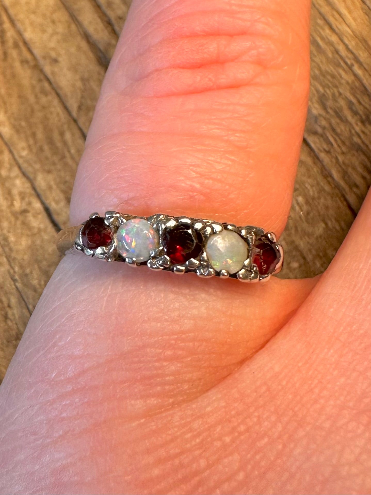 Viktorianischer Ring aus Granat und Opal, 925er Sterlingsilber, Größe L