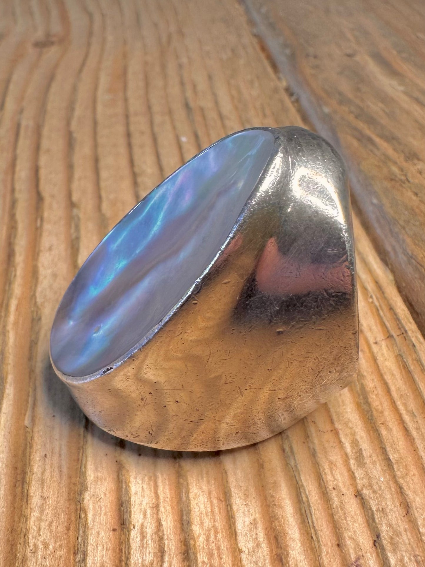 Wunderschöner großer, klobiger, irisierender Perlmutt-Ring aus 925er Sterlingsilber, Größe Q