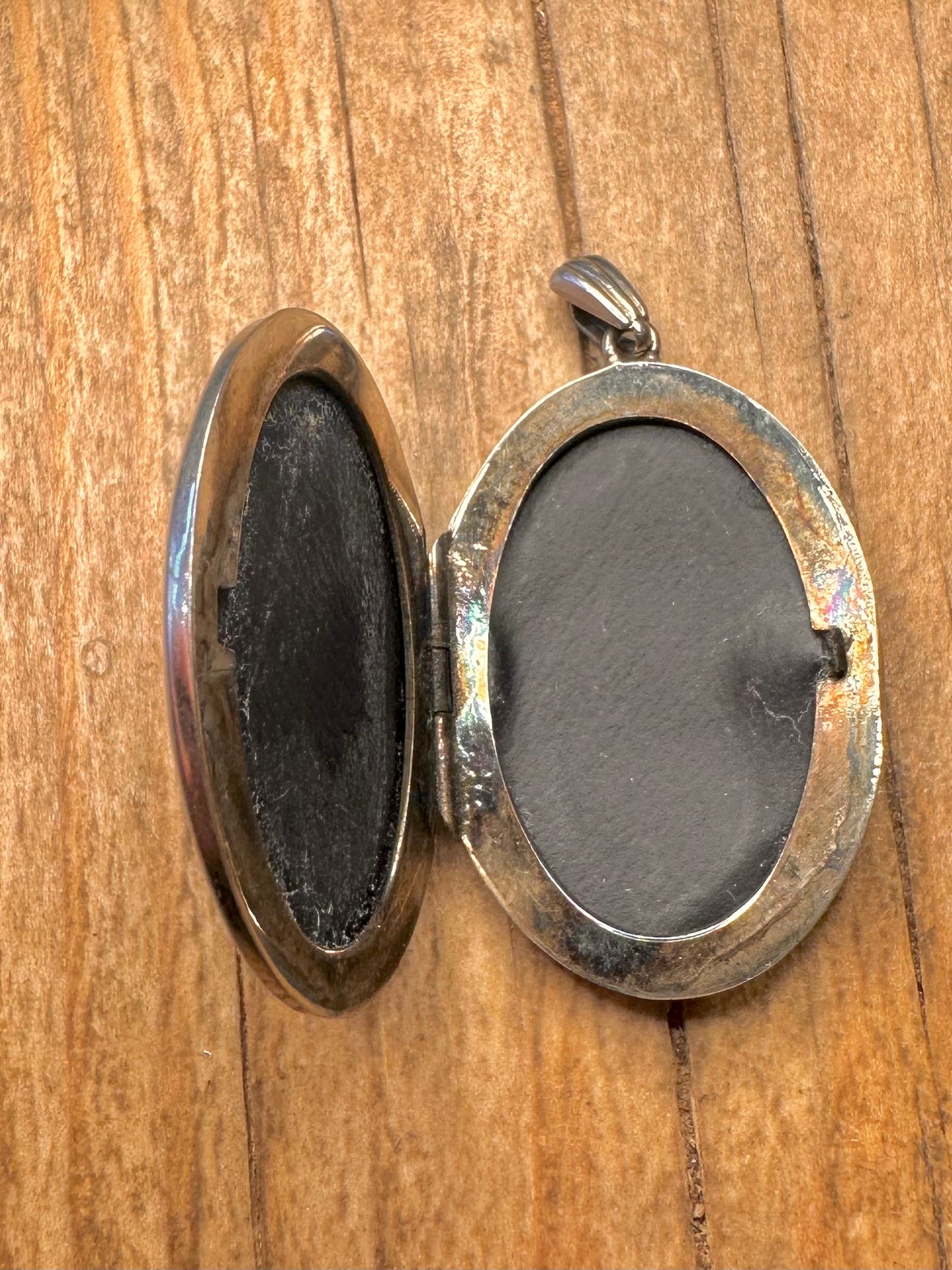 Vintage 1972 Engraved Oval Locket 925 Sterling Silver Pendant