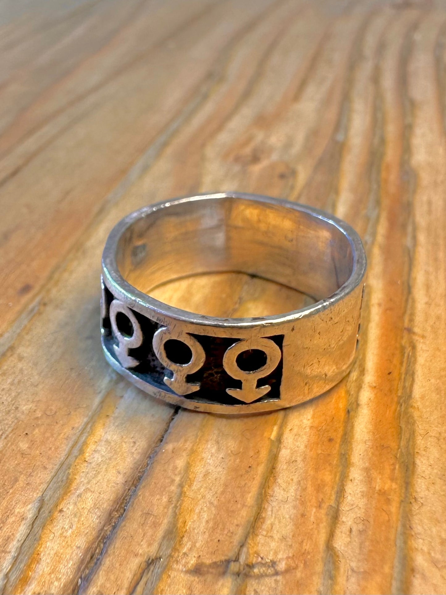 Female Venus Band 925 Sterling Silver Size R Ring