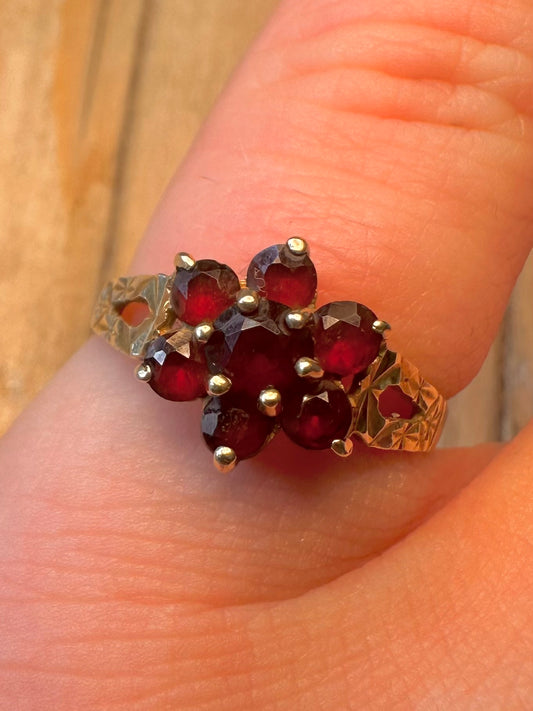 Vintage 9ct Gold 1979 Garnet Cluster Size L1/2 Ring