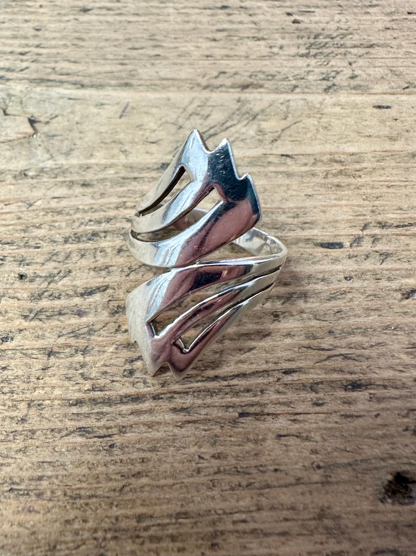 Abstract Overlapping Pointy 925 Silver Size O Ring