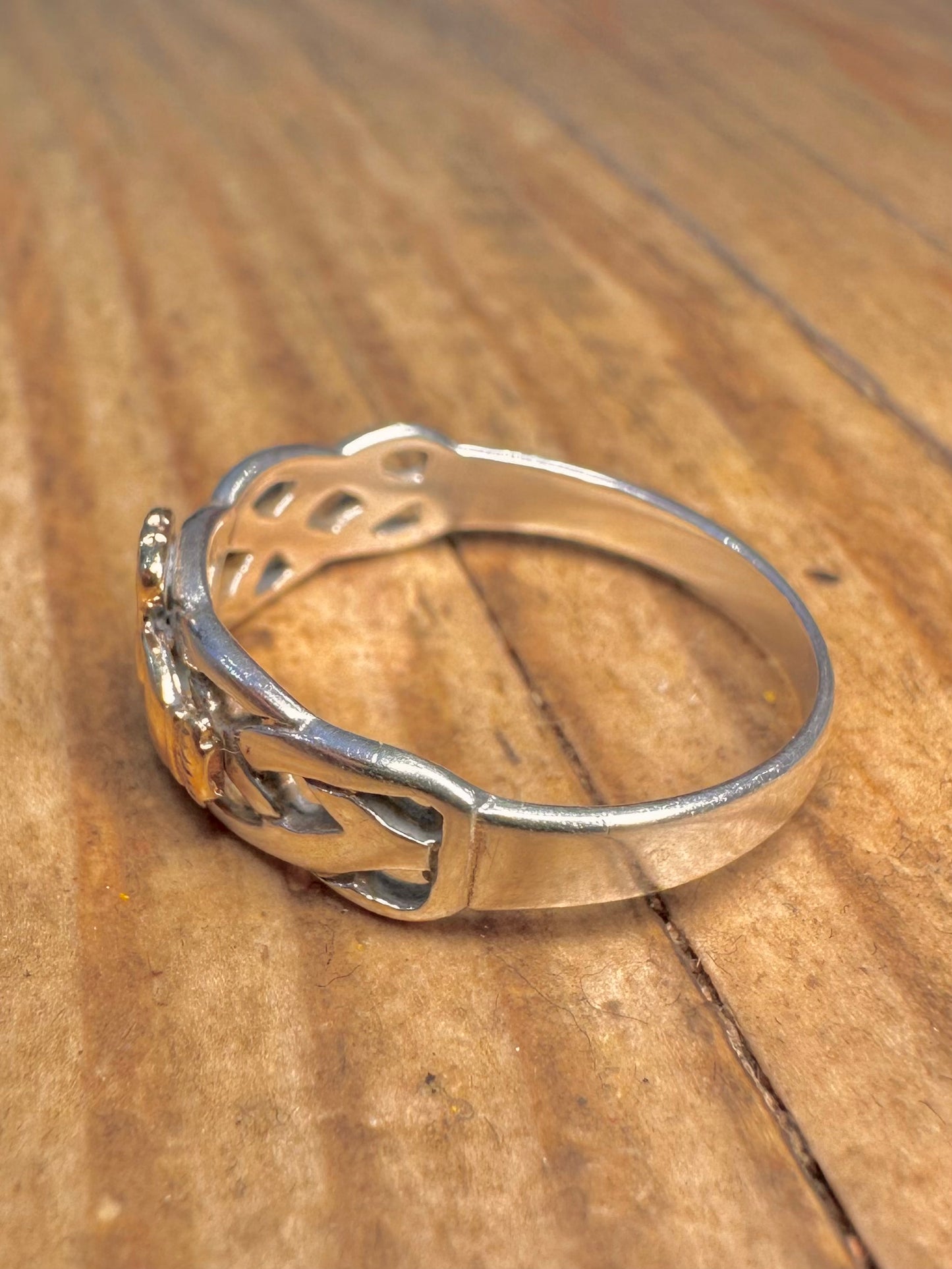 14 Karat Weiß- und Gelbgold Claddagh-Keltenring Größe O