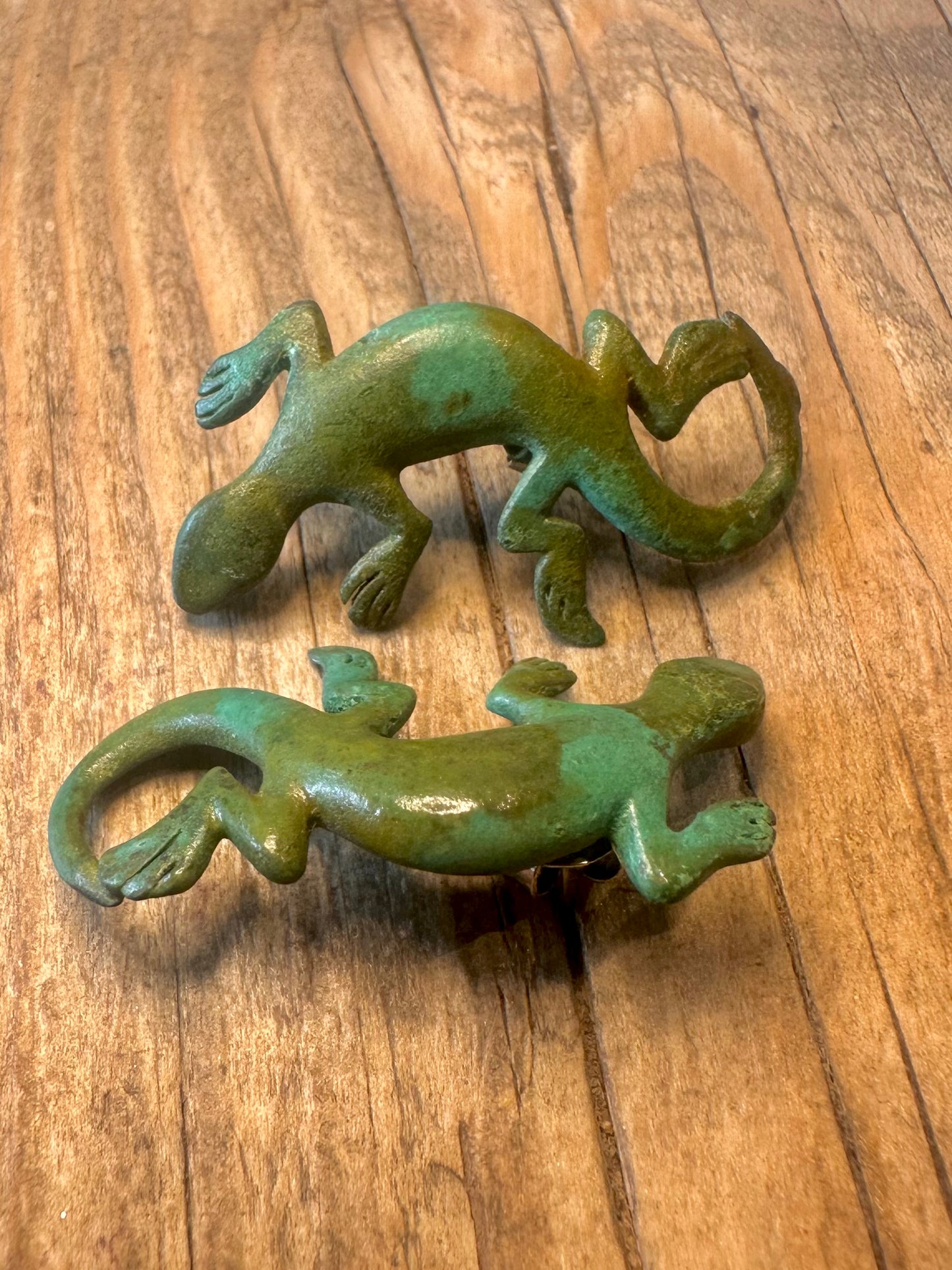 Grüne Harz-Gecko-Ohrringe aus 925er Silber