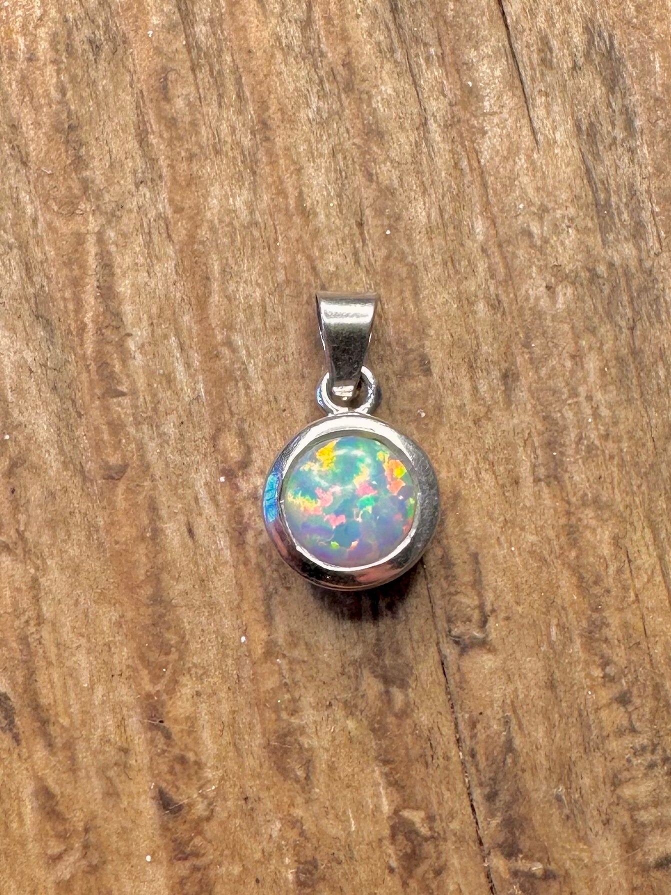 Opal-Kreis-Anhänger aus 925er Sterlingsilber