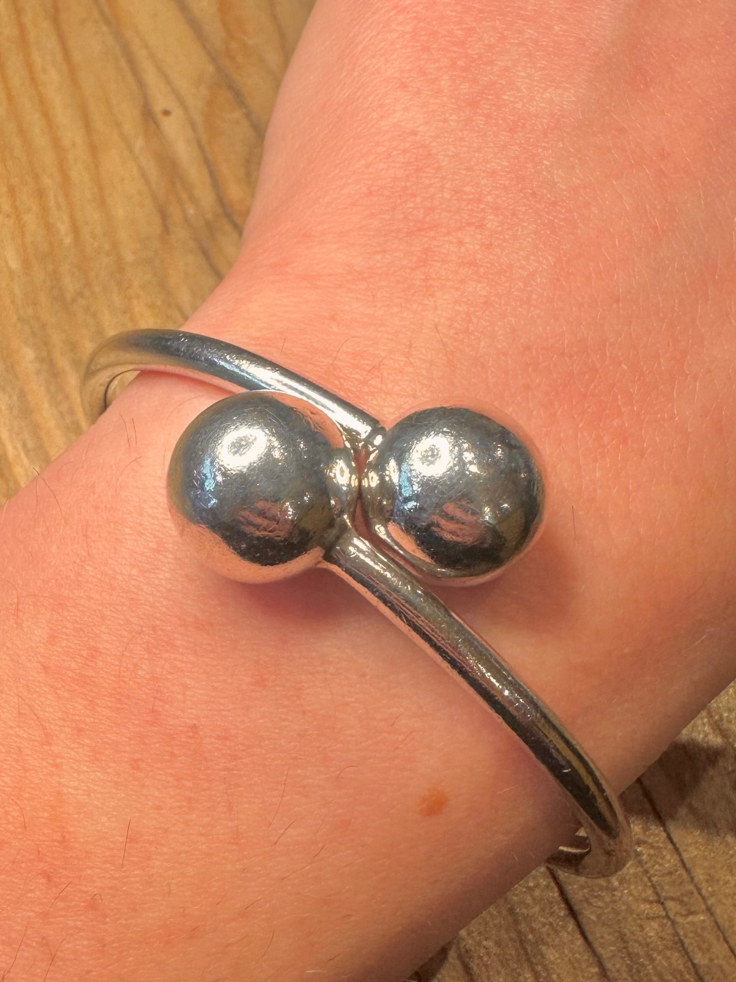 Abstract Ball Overlapping Hinged 925 Sterling Silver Bangle