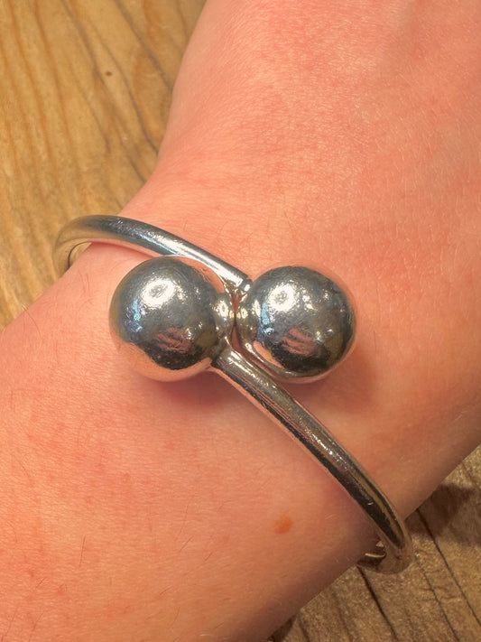 Abstract Ball Overlapping Hinged 925 Sterling Silver Bangle