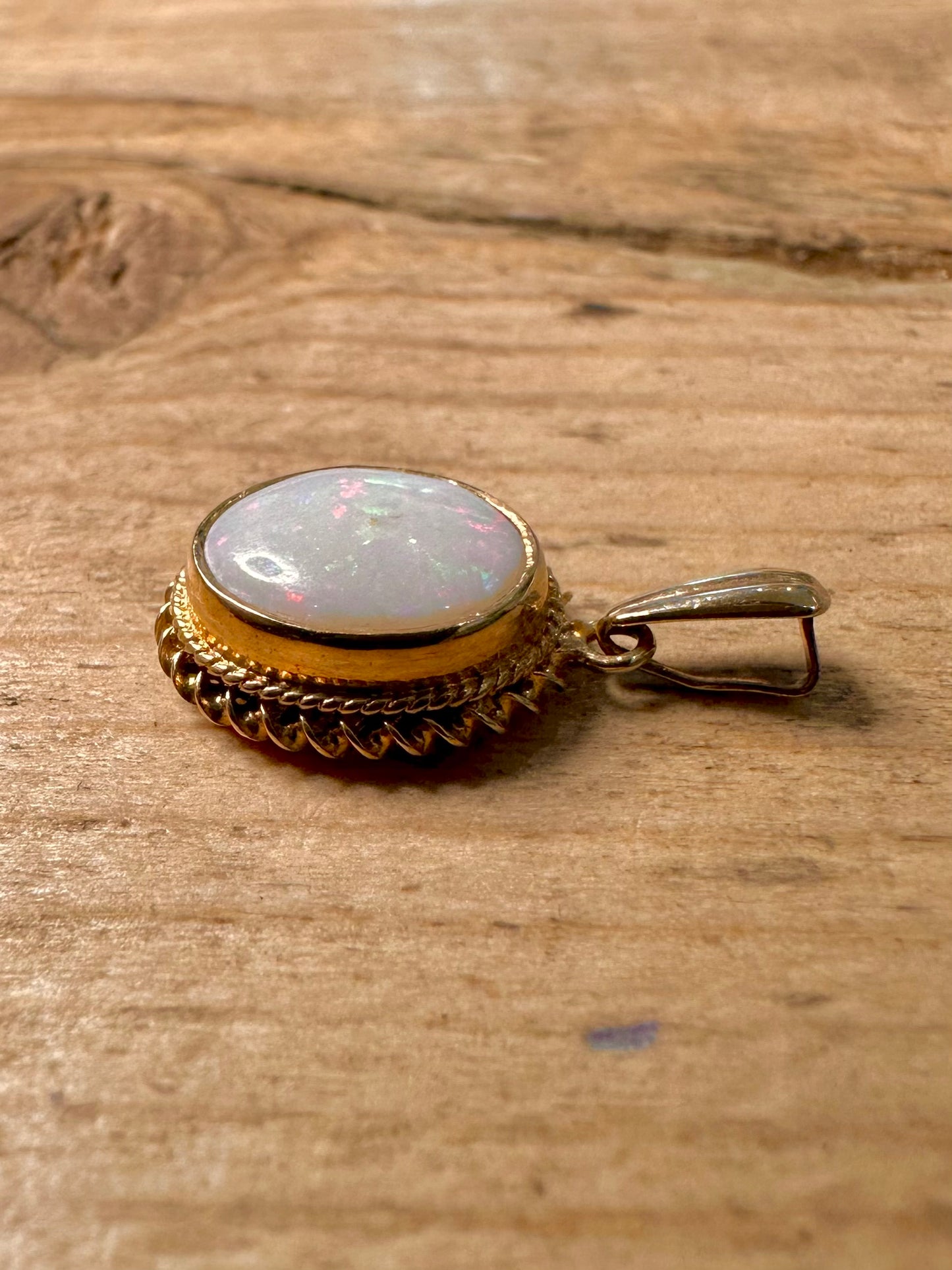 Vintage 1997 9ct Gold Opal 375 Pendant