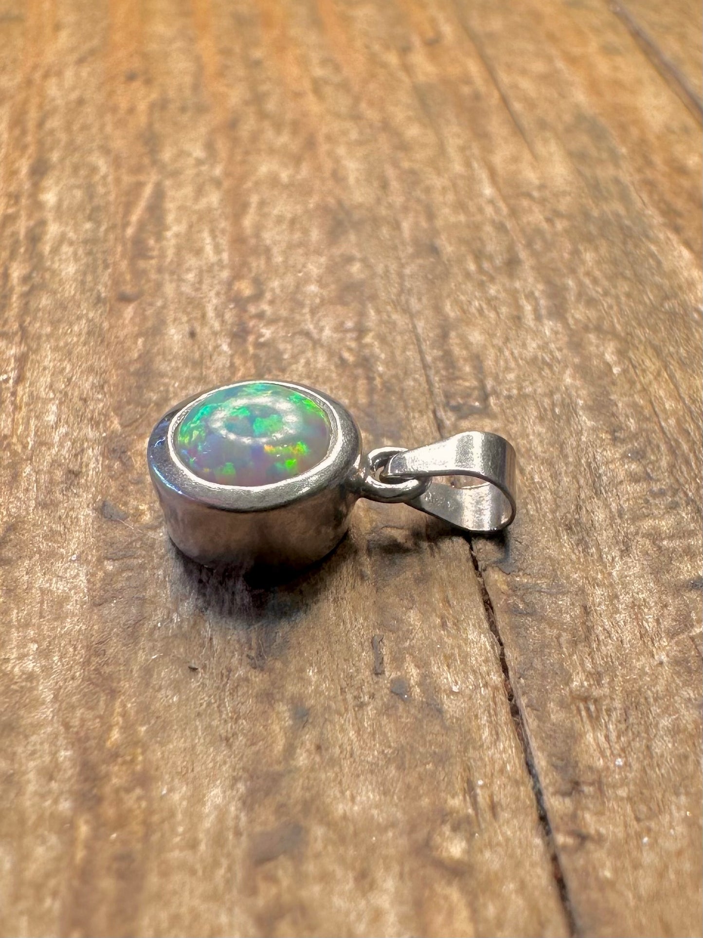 Opal-Kreis-Anhänger aus 925er Sterlingsilber