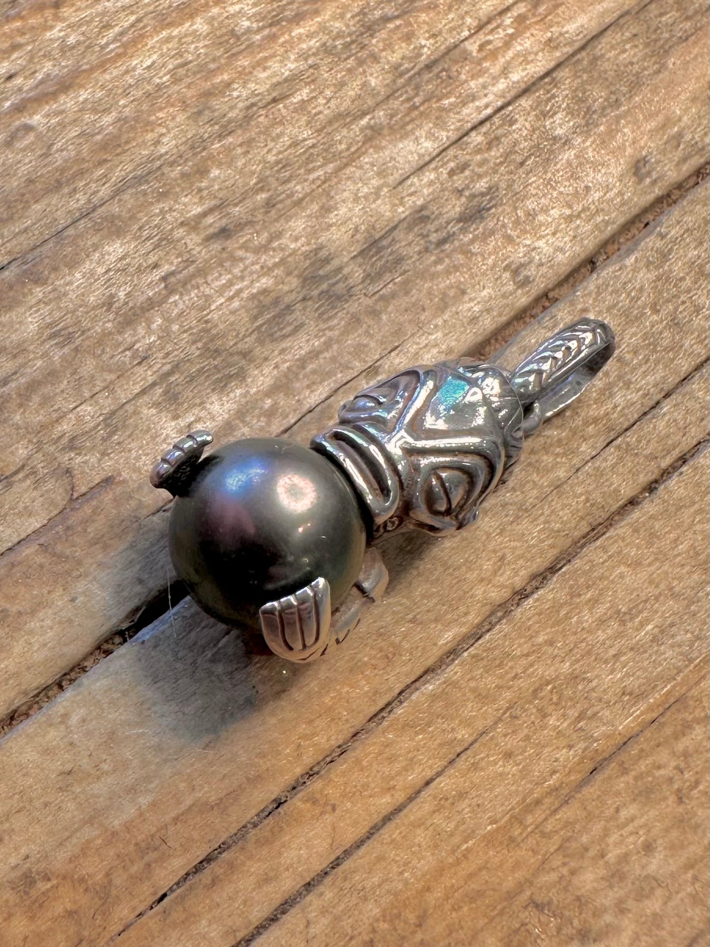 Silberanhänger Tahitischer Tiki mit Perle