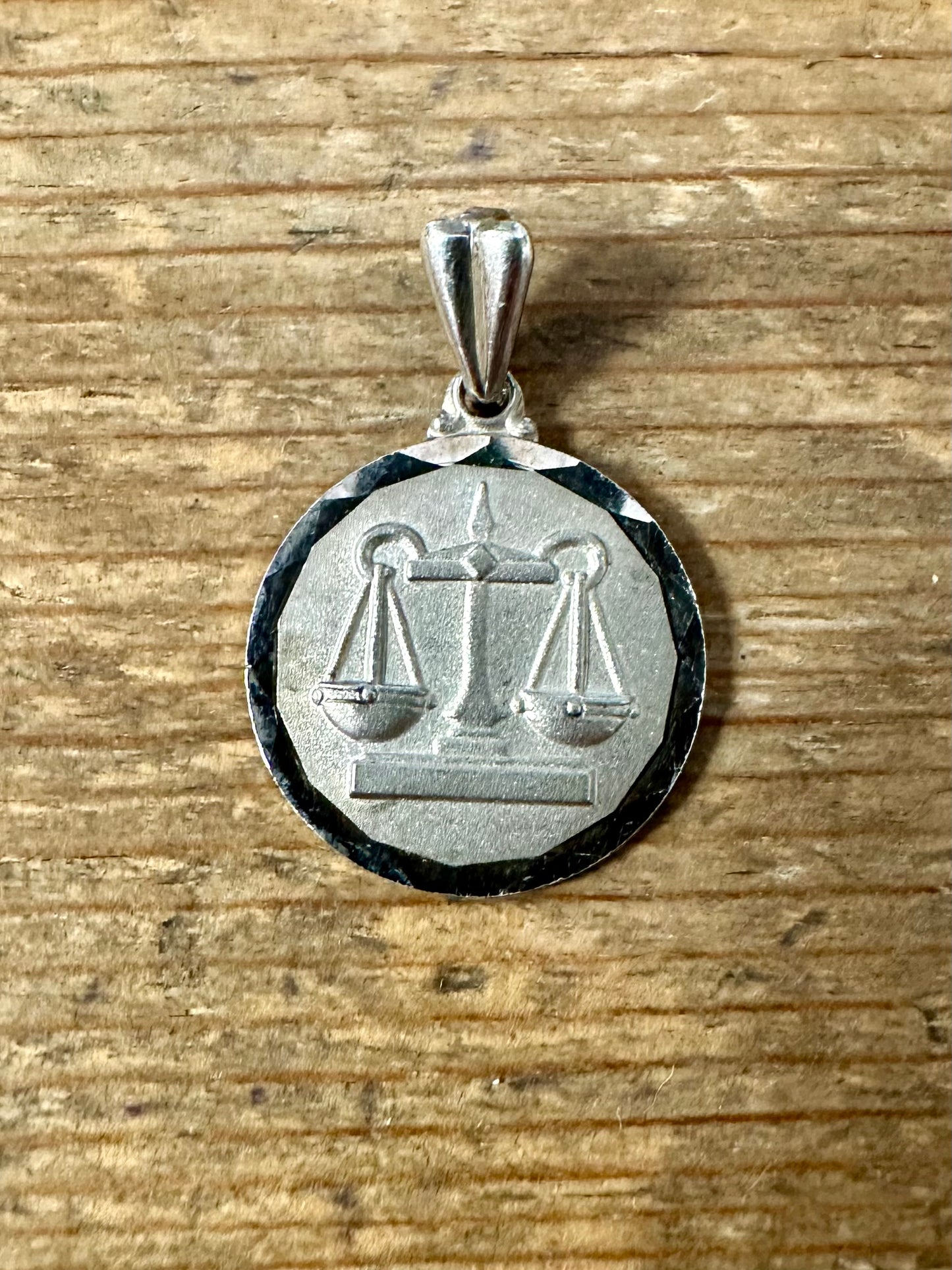 Vintage 1975 Libra Scolloped Edge 925 Silver Pendant