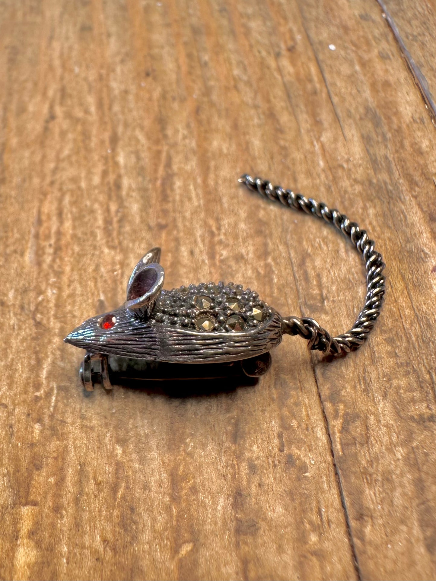 Mouse Marcasite and Red Stone Woven Tail 925 Sterling Silver Brooch