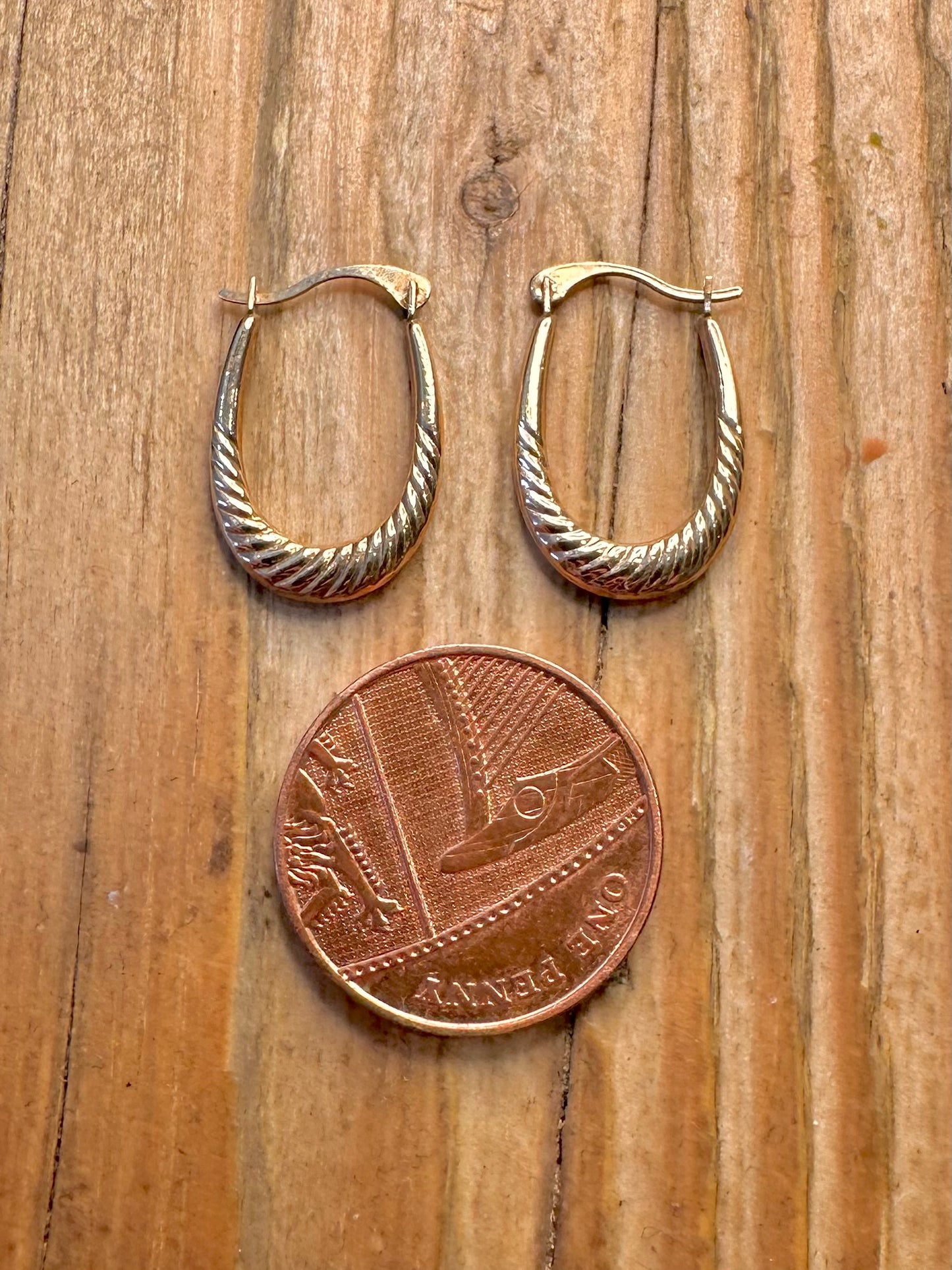 9 Karat Gold Kreolen, texturiert