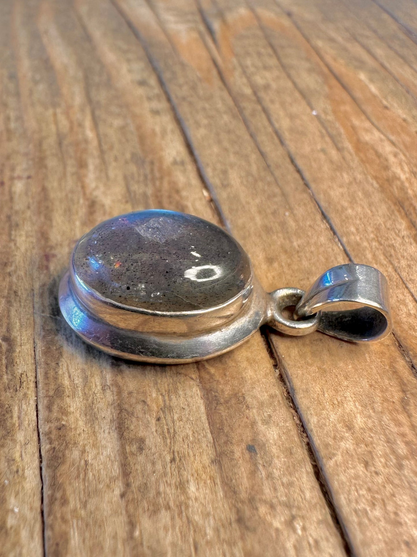 Labradorit Oval Anhänger aus 925er Sterlingsilber