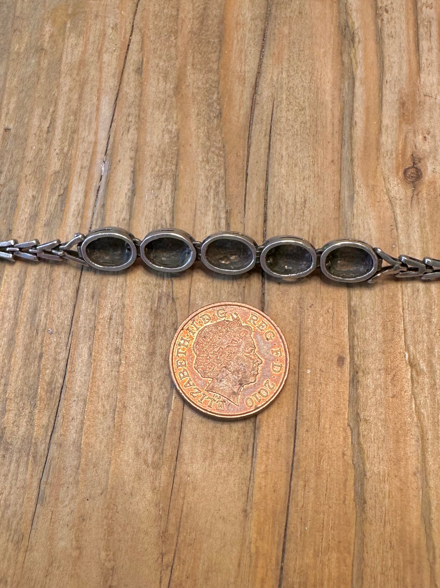 Art Deco Style Onyx and Marcasite Arrow Link 925 Sterling Silver 7.5 inch Bracelet