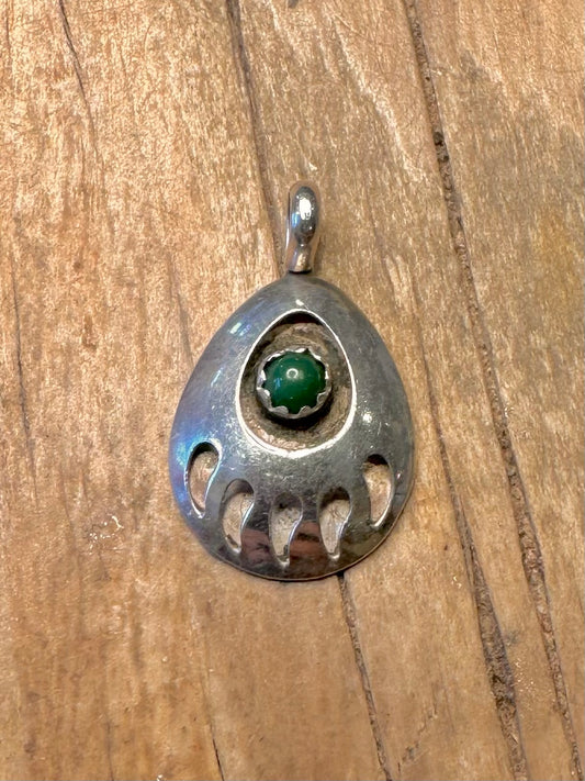 Vintage Navajo Bear Green Stone 925 Sterling Silver Pendant