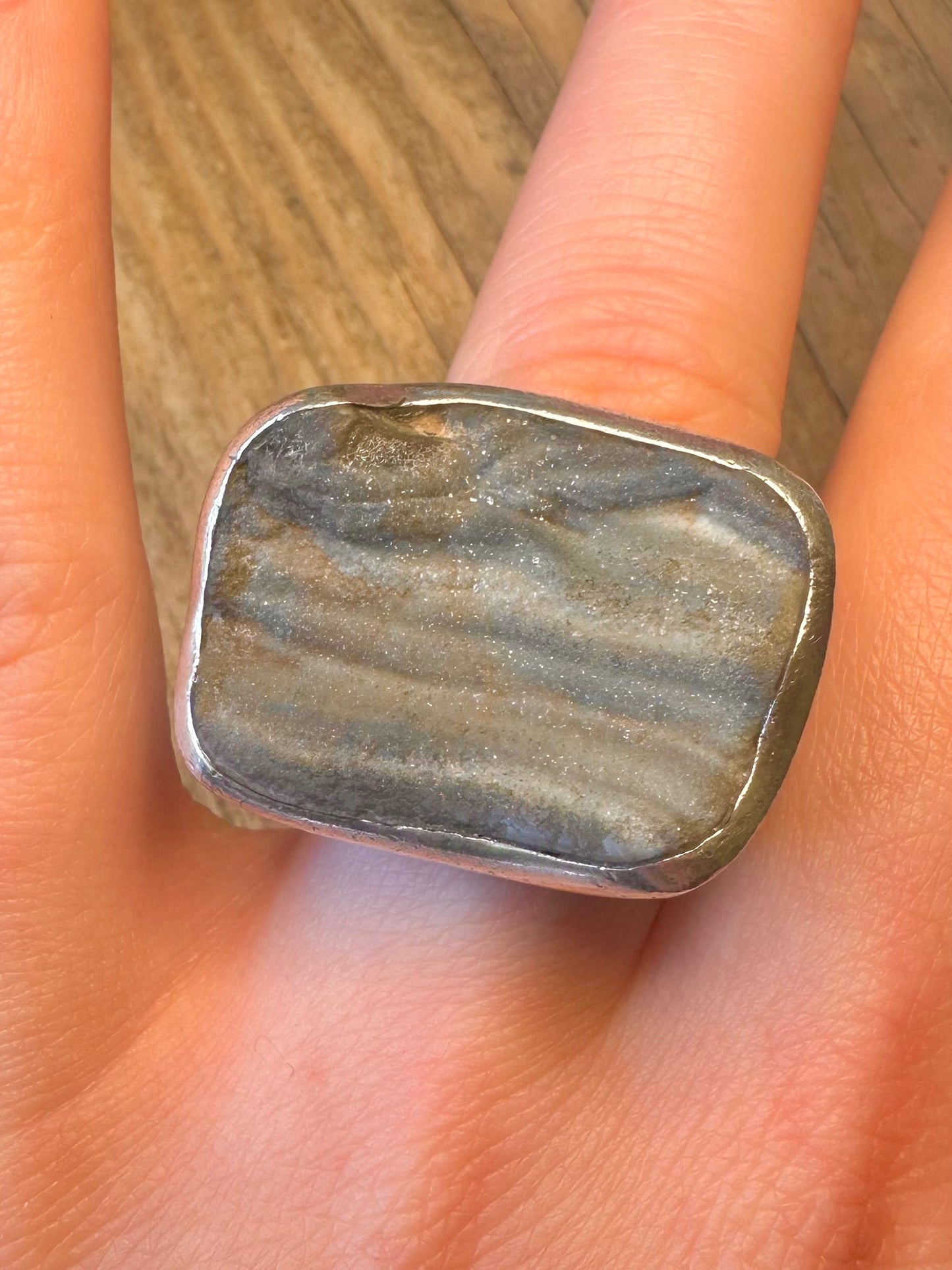 Kunsthandwerklicher klobiger grauer glitzernder Rohstein 925 Sterling Silber Ring Größe S