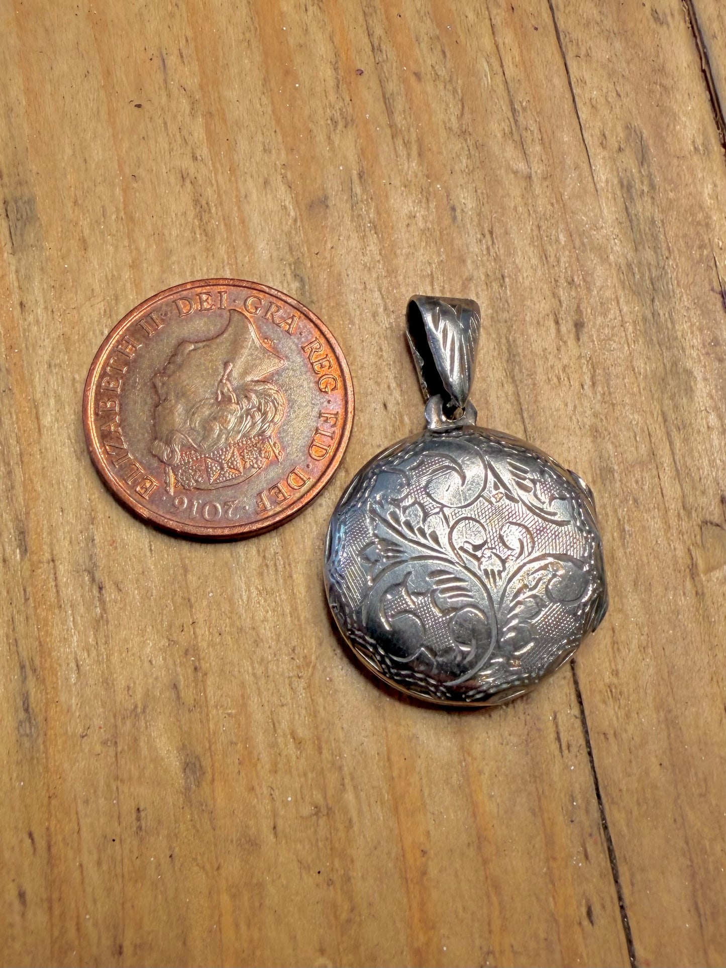 Circle Engraved Floral Locket 925 Sterling Silver Pendant
