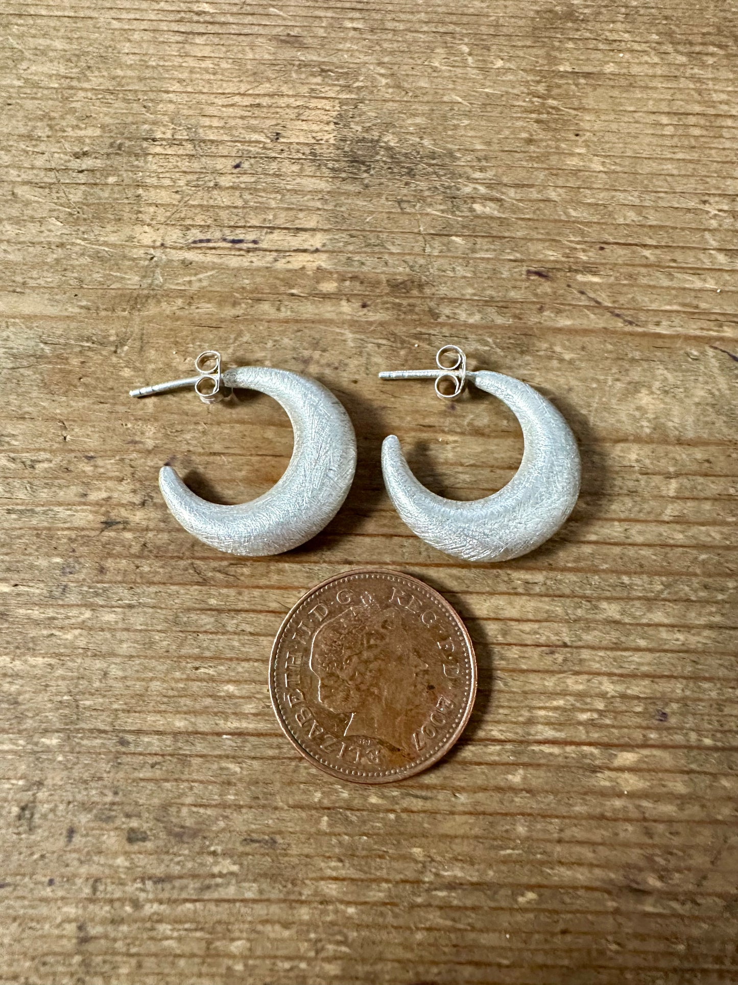 Modernist Textured Crescent Moon 925 Silver Earrings