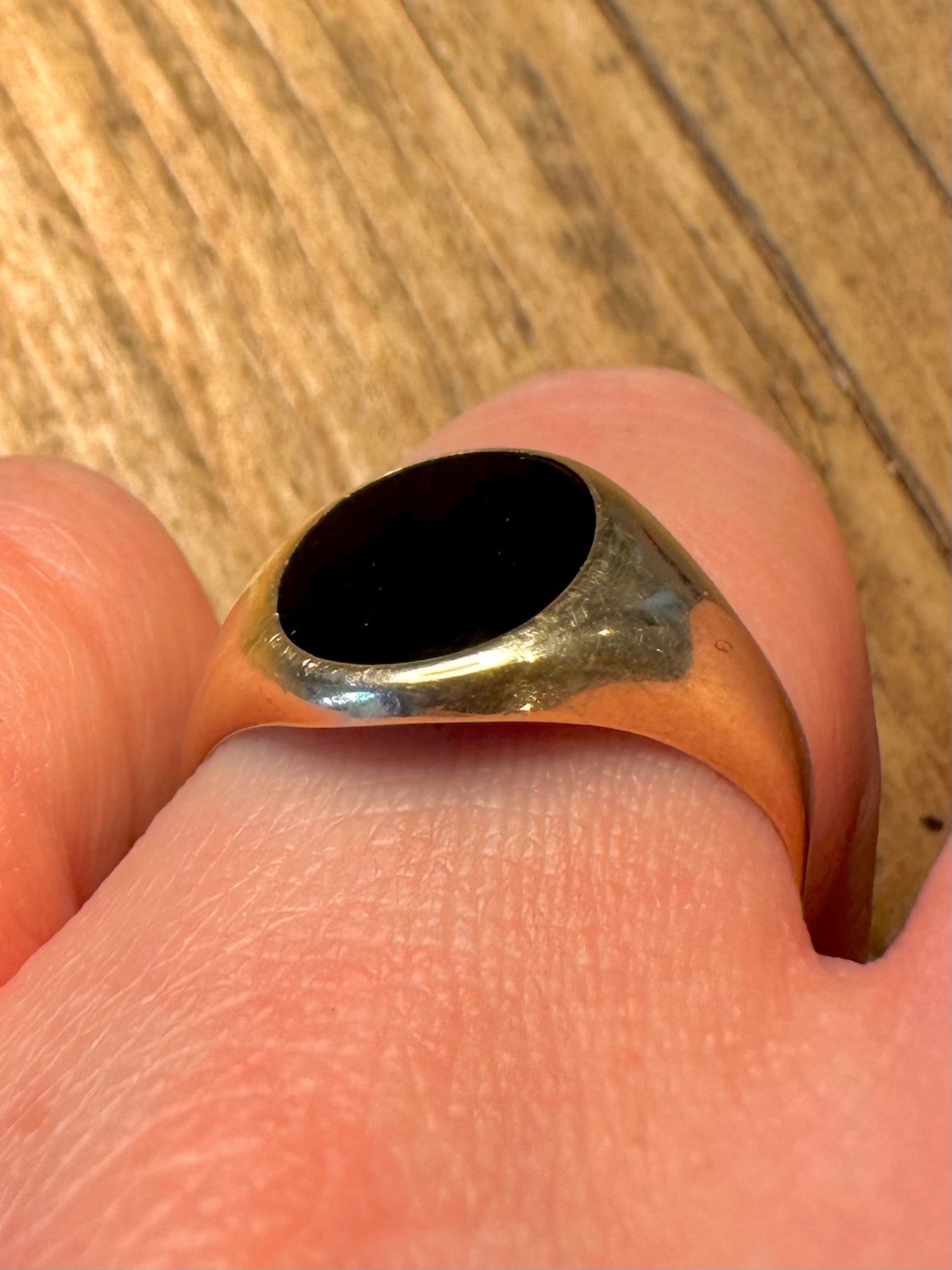 9 Karat Gold Onyx Siegelring Größe S