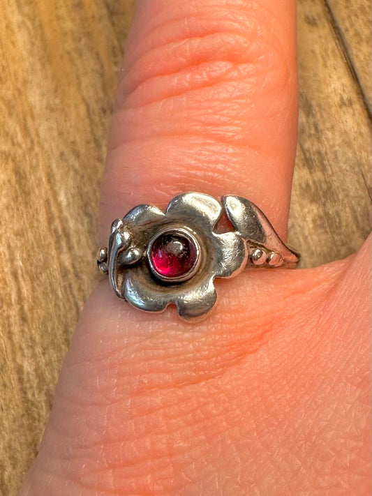 Red Stone Floral 925 Sterling Silver Size N Ring