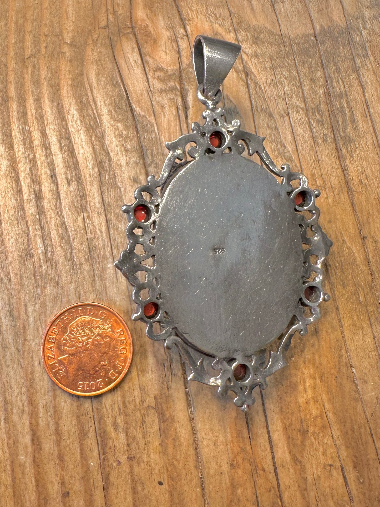 Verzierter großer oranger Kamee-Anhänger mit orangefarbenen Steinen aus 925er Sterlingsilber