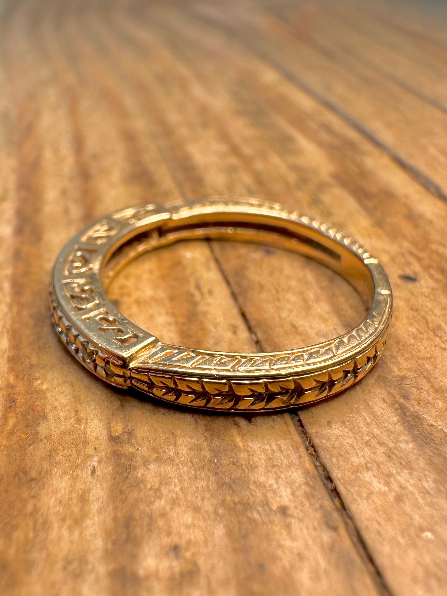 9ct Gold 1998 Unique Engraved White Stones Size K1/2 Ring
