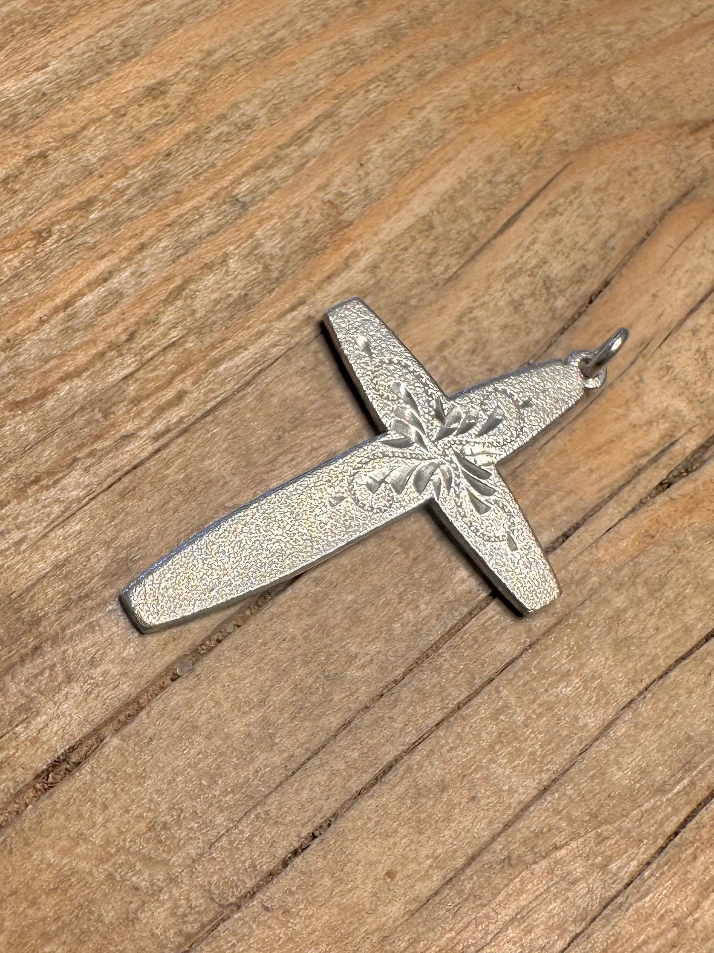 Vintage 1976 Floral Engraved Cross 925 Sterling Silver Pendant