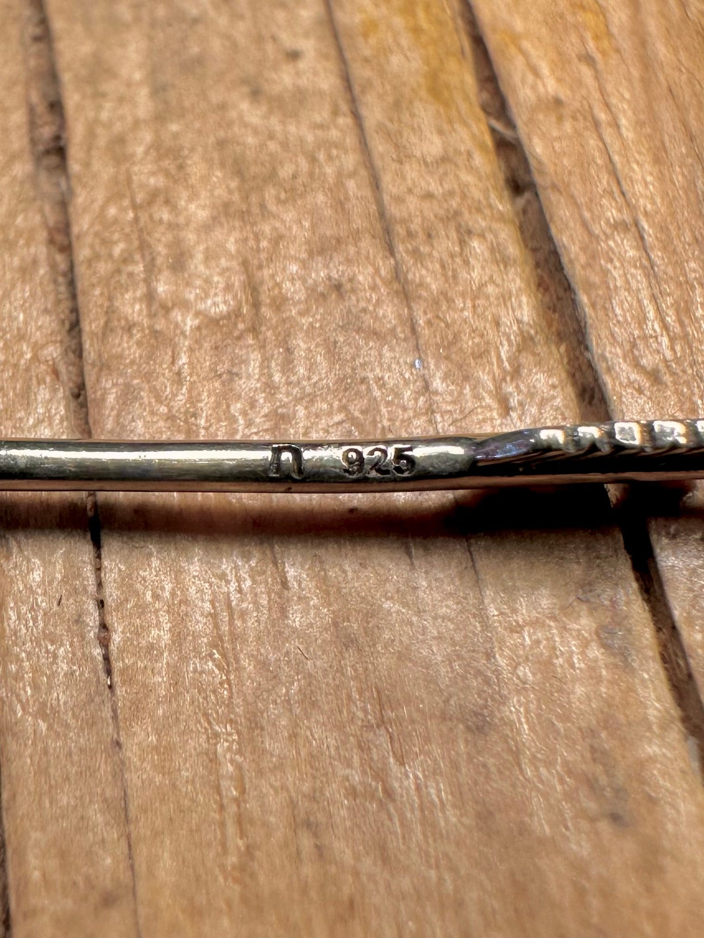 Moderner Pfeilverschluss-Anhänger aus 925 Sterling Silber