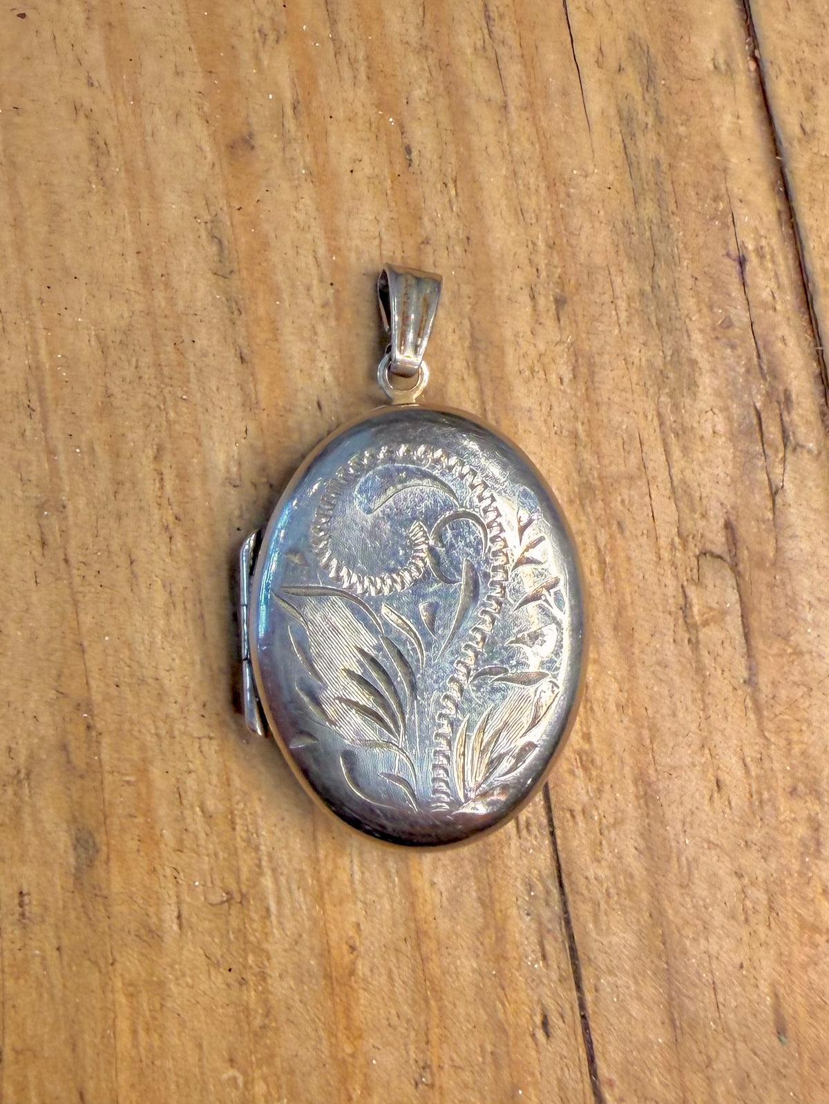 Chunky 1989 Oval Floral Engraved Locket 925 Sterling Silver Pendant