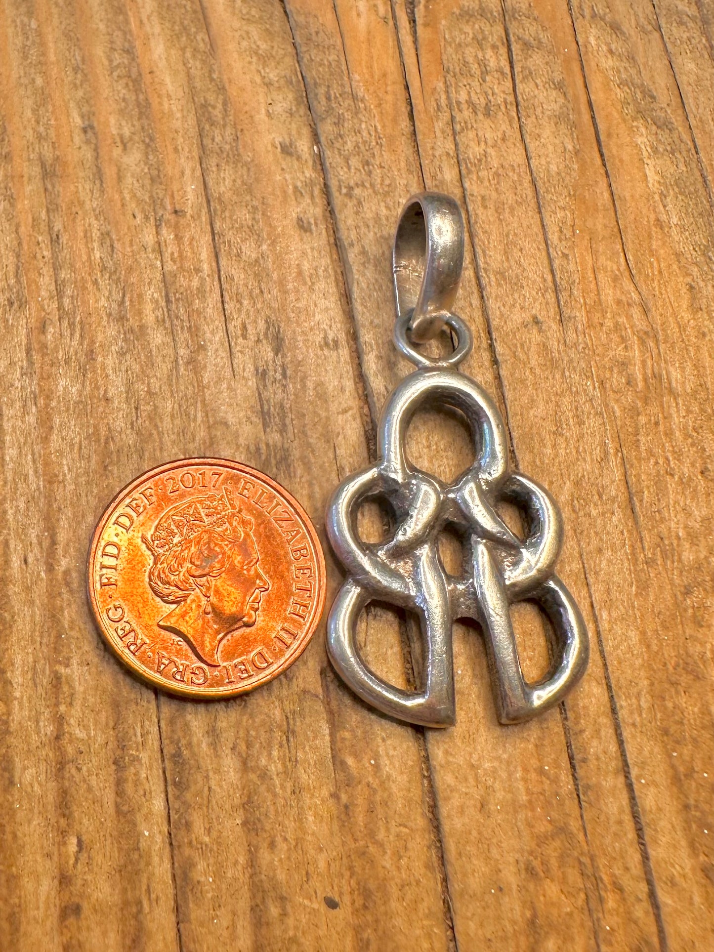 Keltischer Knoten Anhänger aus 925er Sterlingsilber