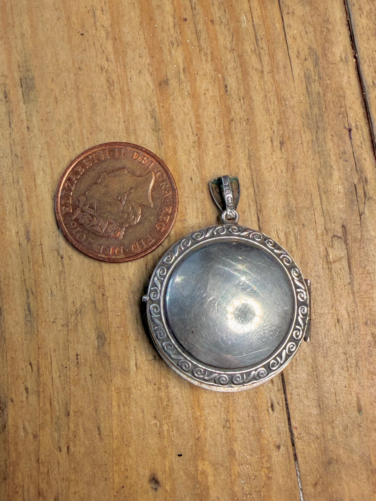 Circle Swirl Floral Engraved Locket 925 Sterling Silver Pendant