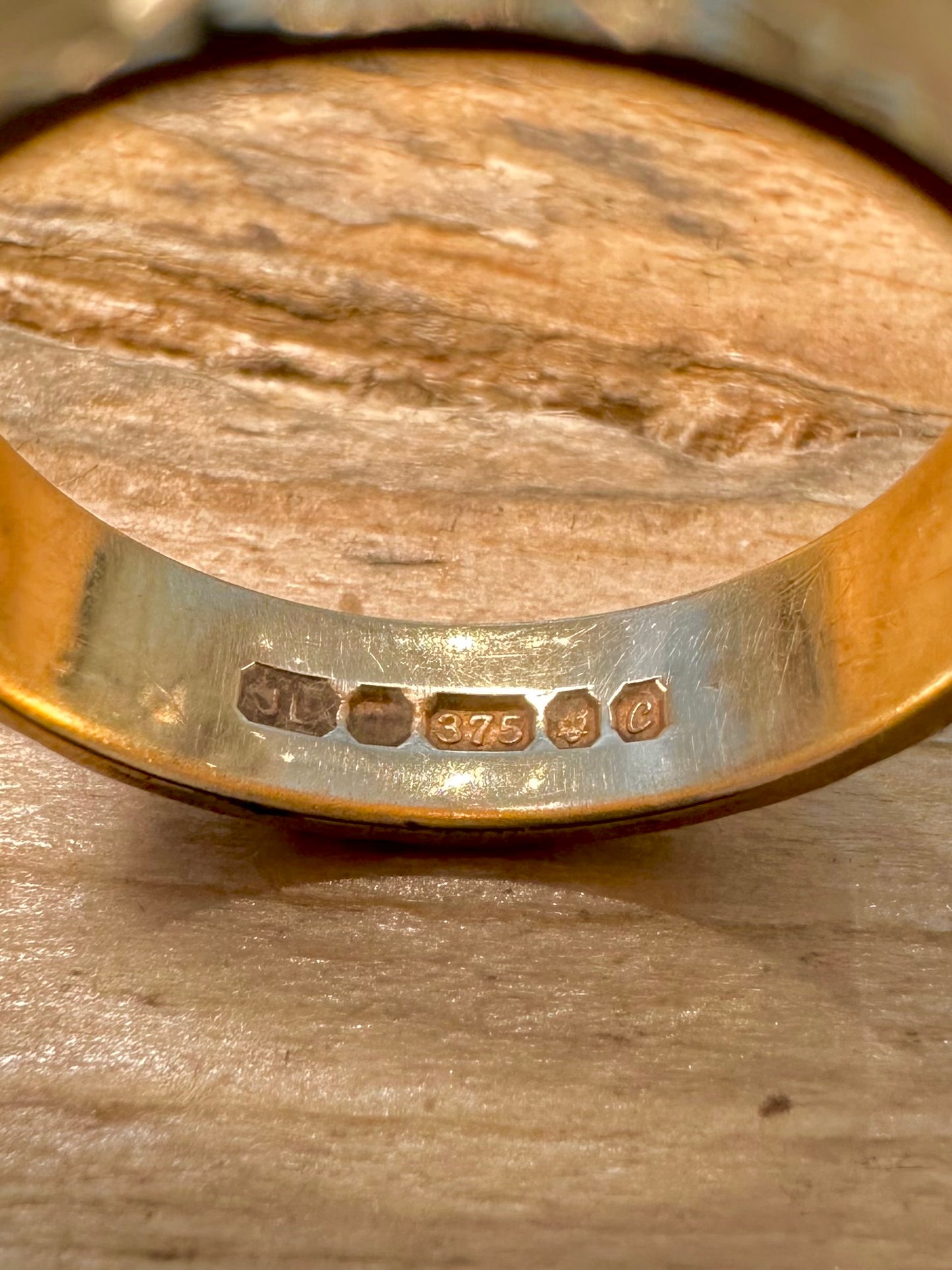 Vintage 1977 9ct Gold Starry Band Size O Ring