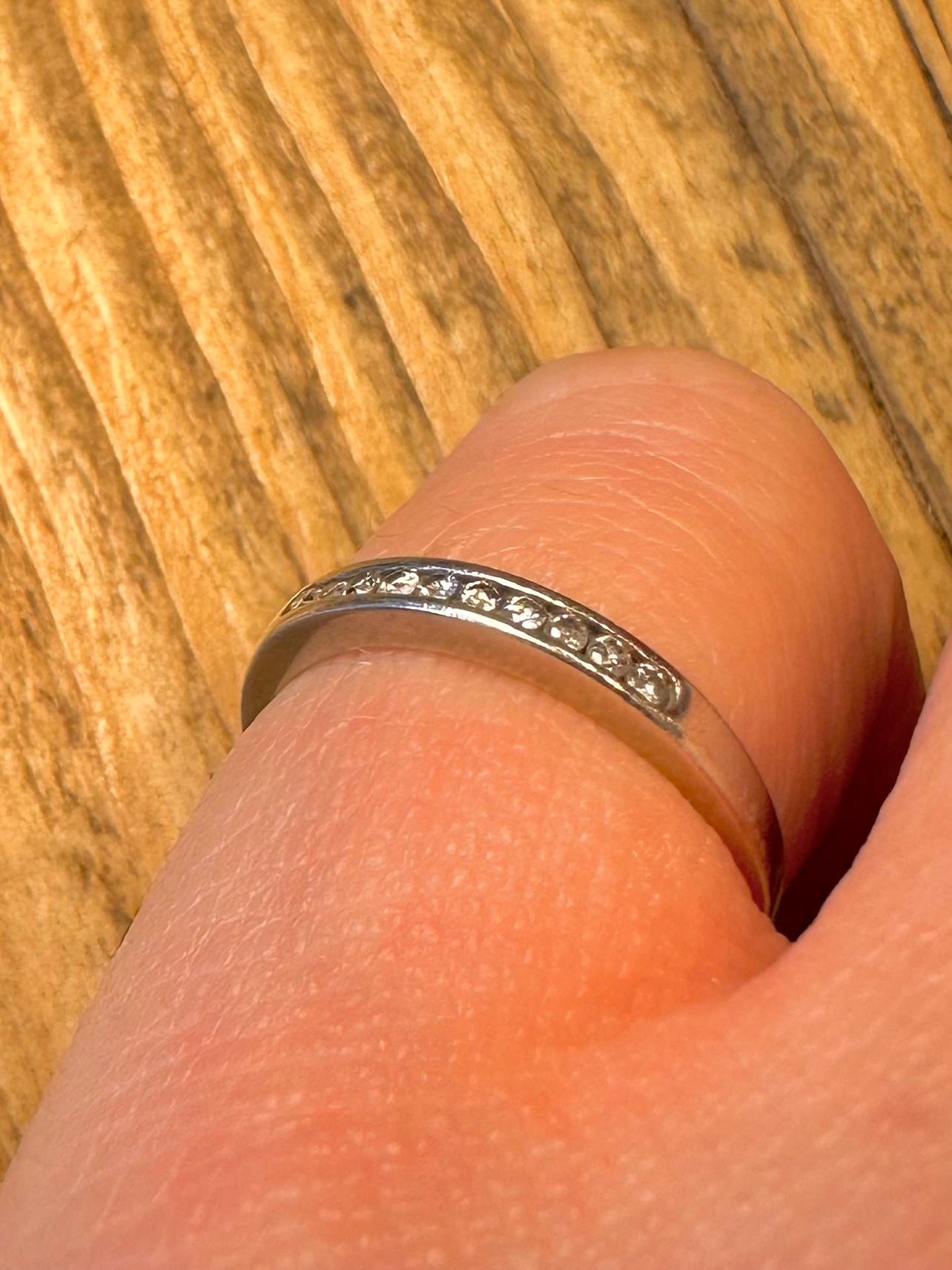 9 Karat Weißgold 0,10 Karat Diamant Halb-Eternity-Ring Größe L