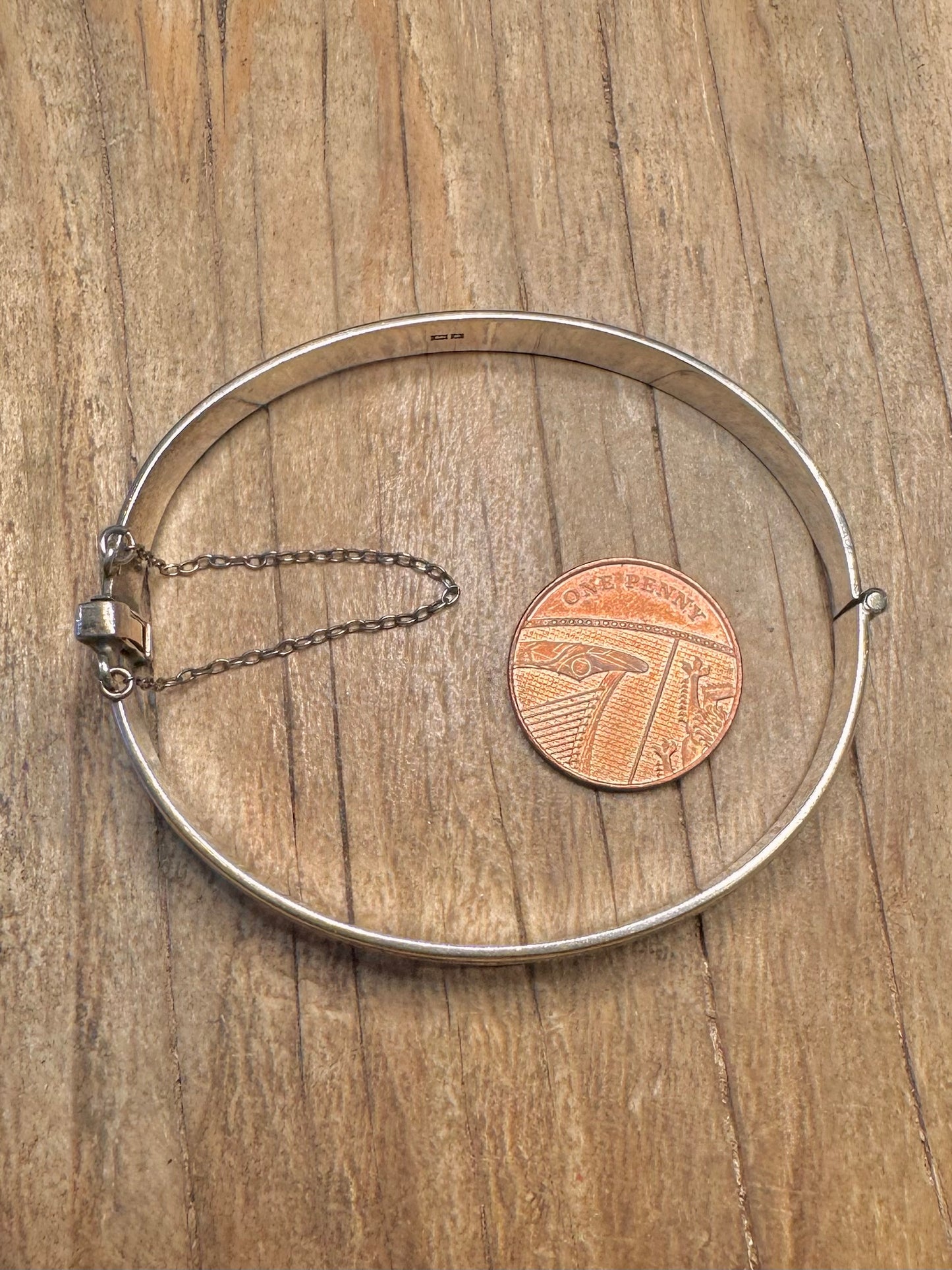 Vintage 1966 Engraved Design 925 Sterling Silver Bangle