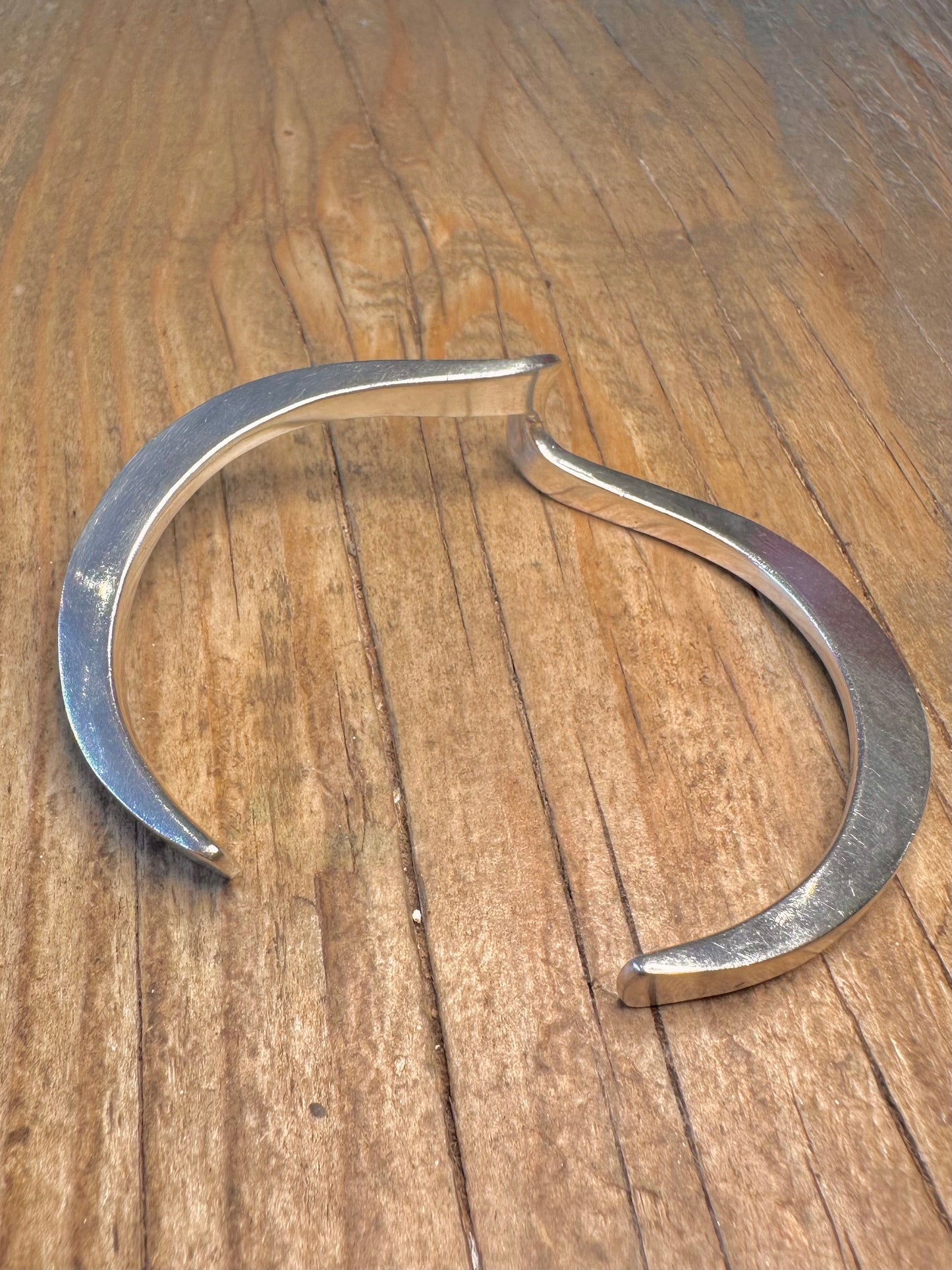Verdrehter schwerer Armreif aus 925er Sterlingsilber