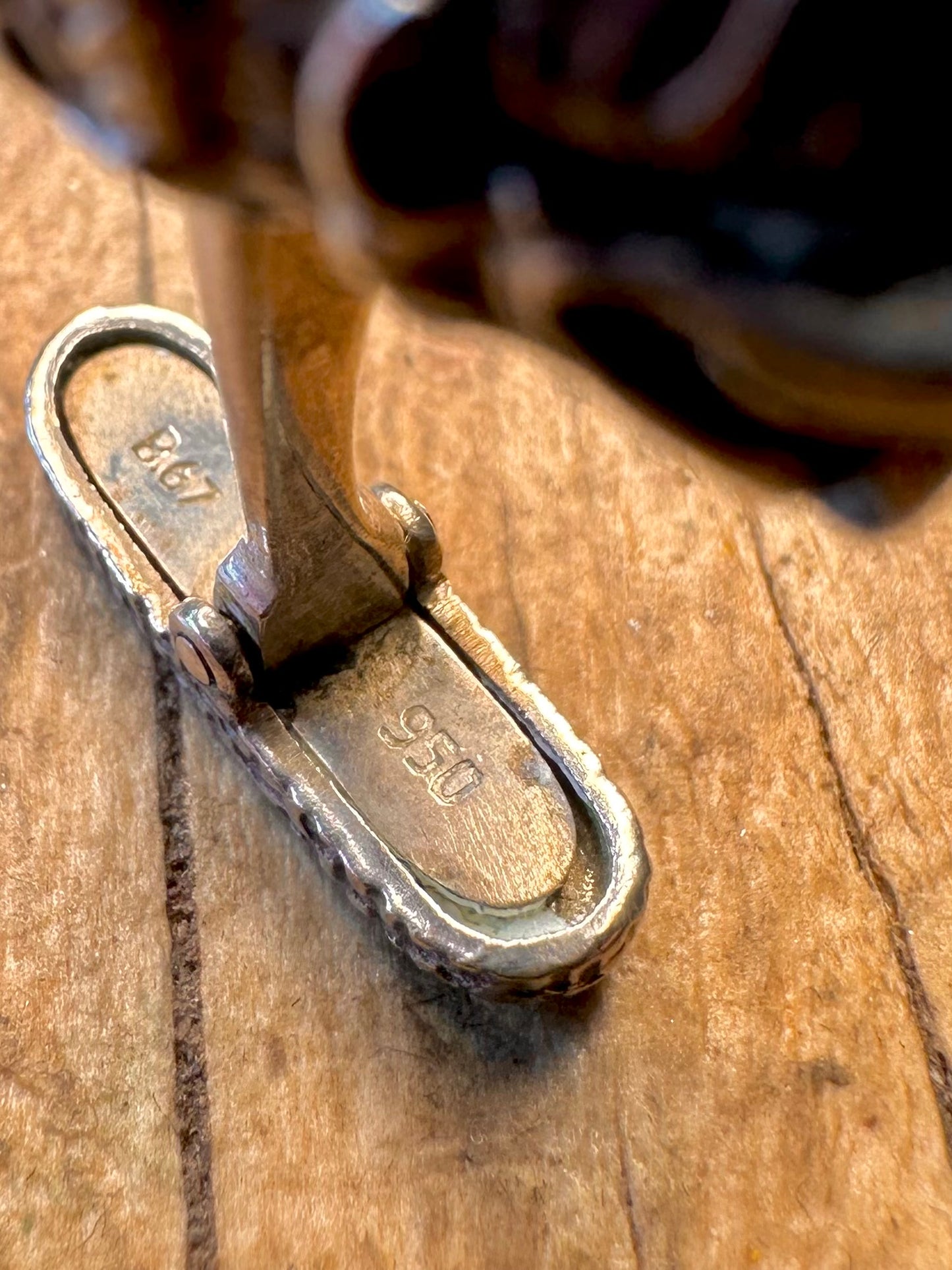 Manschettenknopf aus 950er Silber mit Fabel-Löwenkopf, Sammlerstück
