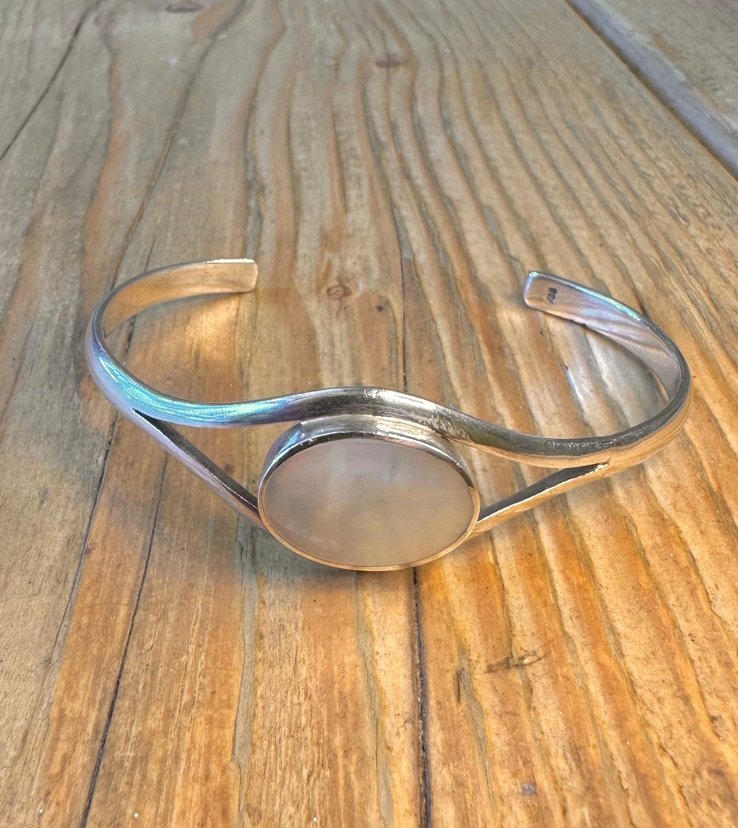 Oval Mother of Pearl Split Band Cuff 925 Sterling Silver Bangle